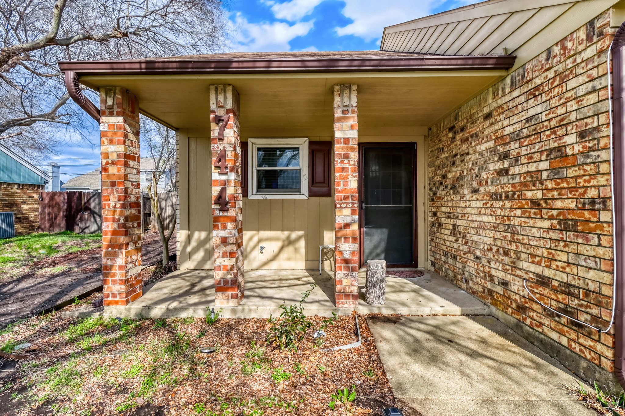 744 Lee Street Mesquite TX 75149
