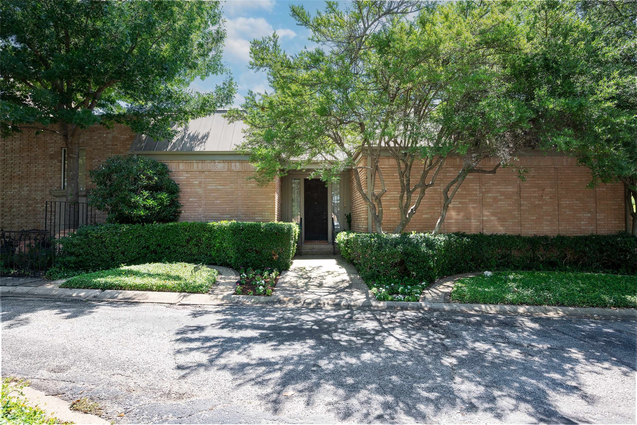8858 Mccraw Drive Dallas TX 75209