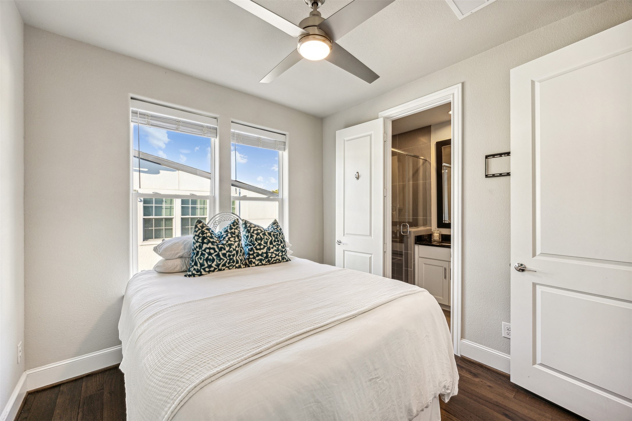 7333 Valley View Lane Dallas TX 75240
