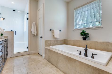 1120 Hemingway Lane Irving TX 75063