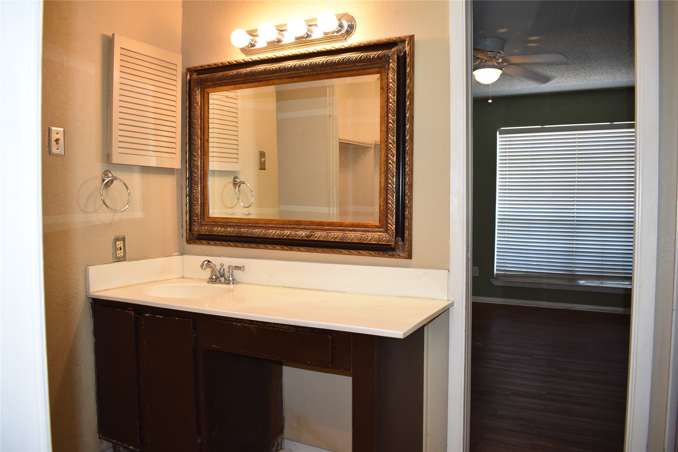 5981 Arapaho Road Dallas TX 75248