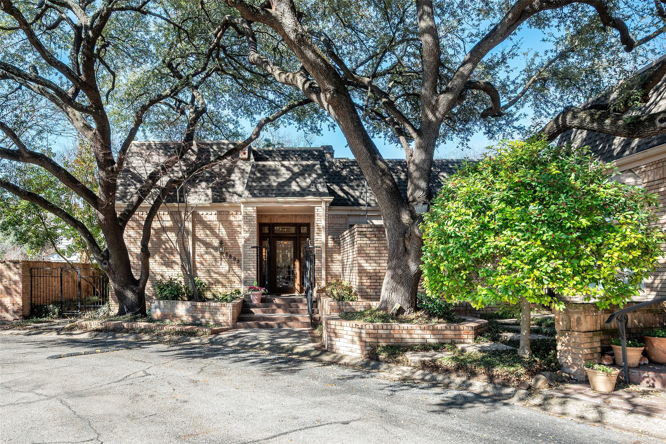 5805 Farquhar Lane Dallas TX 75209
