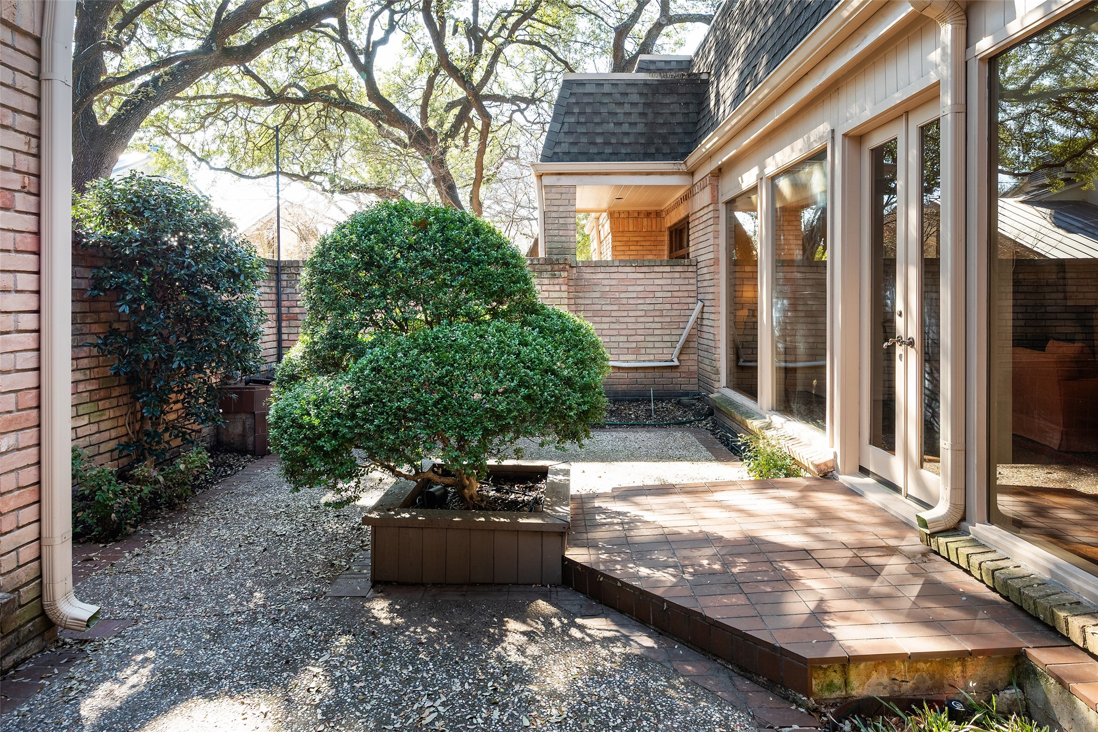 5805 Farquhar Lane Dallas TX 75209