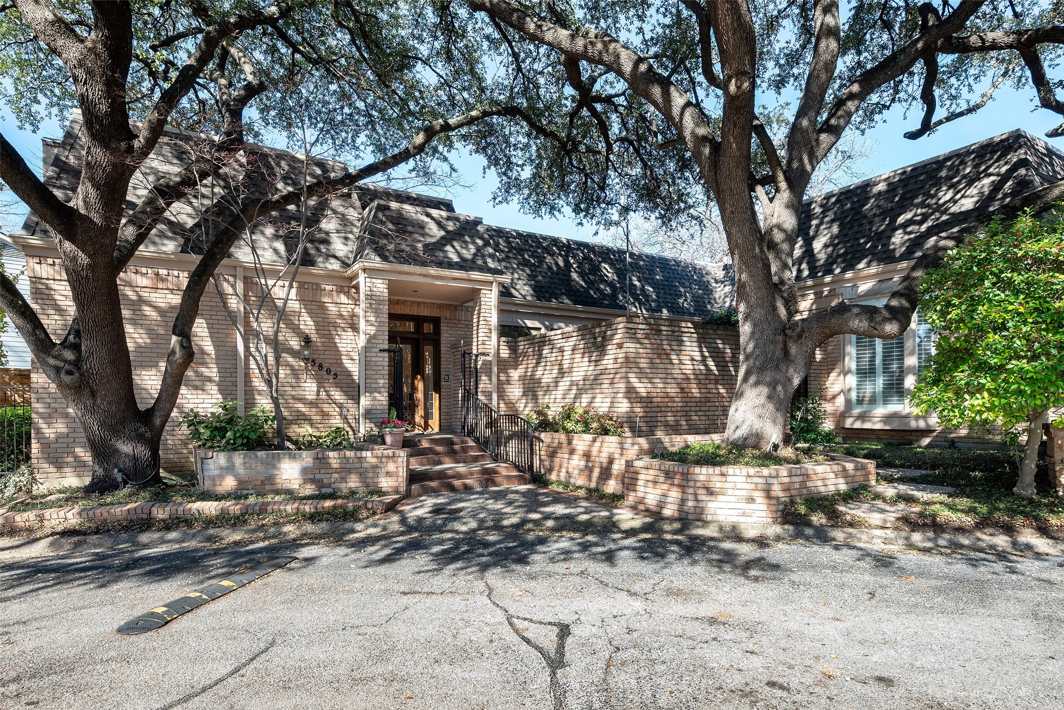 5805 Farquhar Lane Dallas TX 75209
