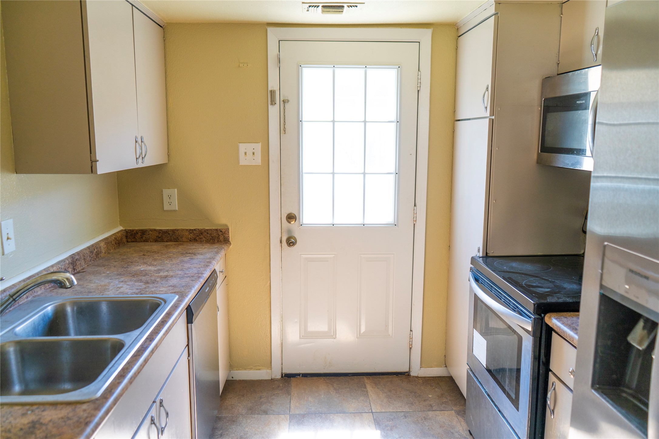 65 W Townhouse Lane Grand Prairie TX 75052