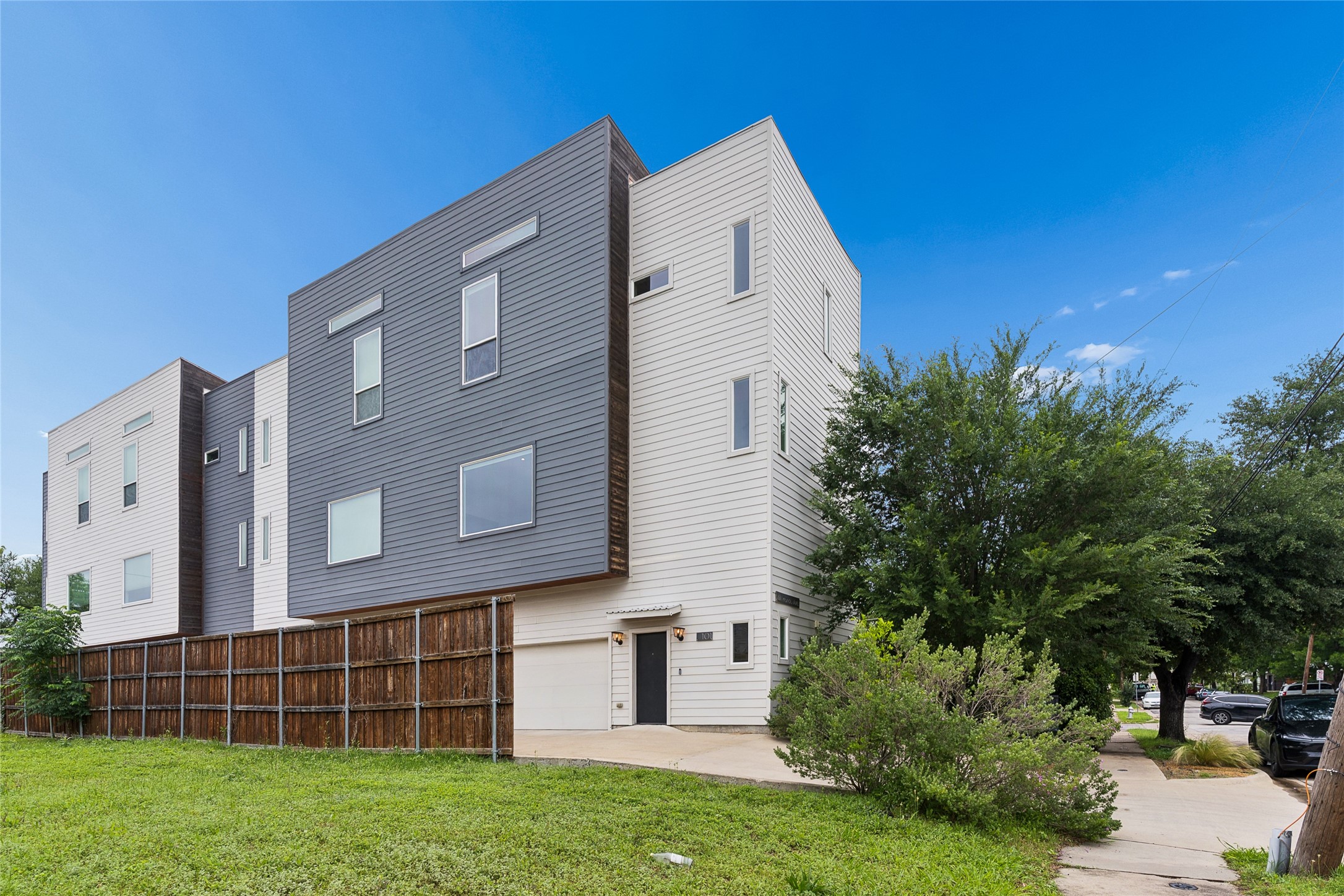 2611 Hondo Avenue Dallas TX 75219