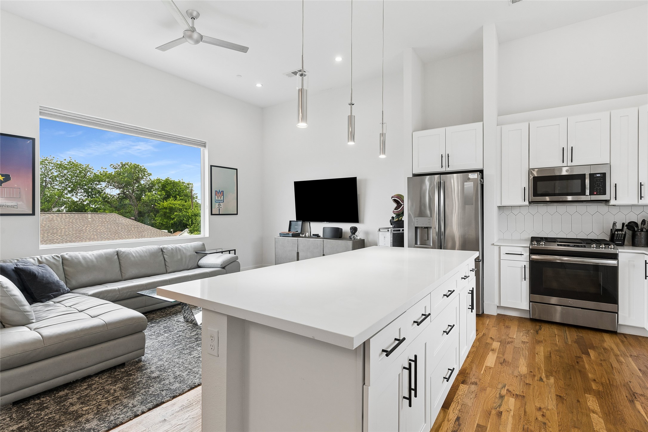 2611 Hondo Avenue Dallas TX 75219