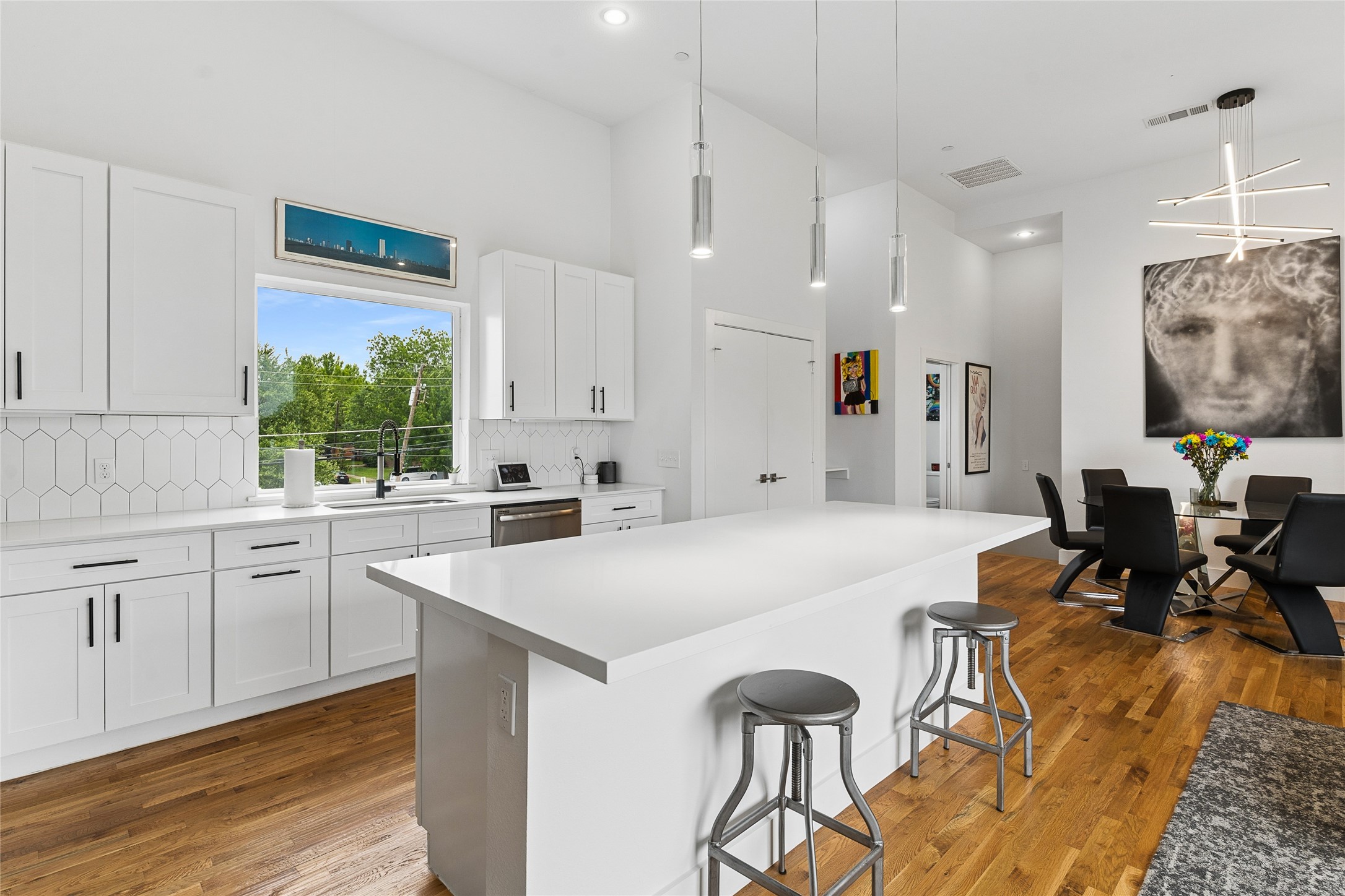 2611 Hondo Avenue Dallas TX 75219
