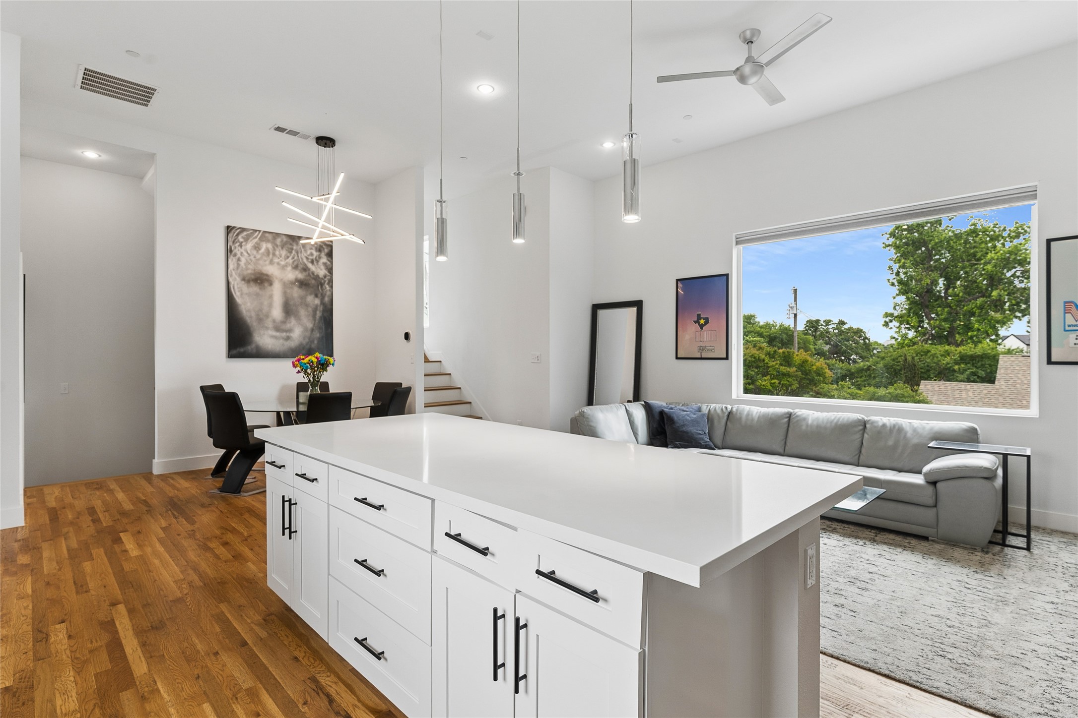 2611 Hondo Avenue Dallas TX 75219