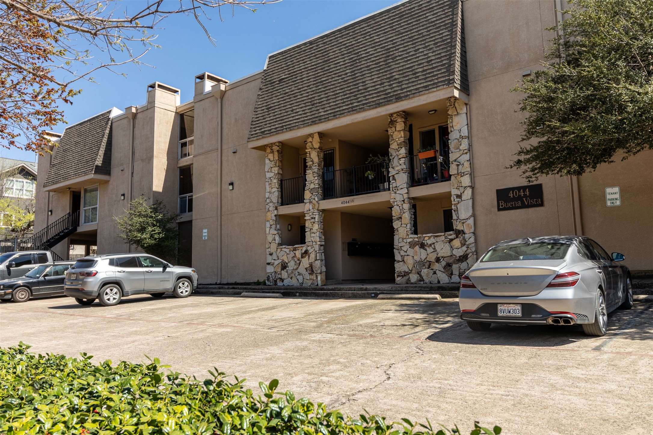 4044 Buena Vista Dallas TX 75204