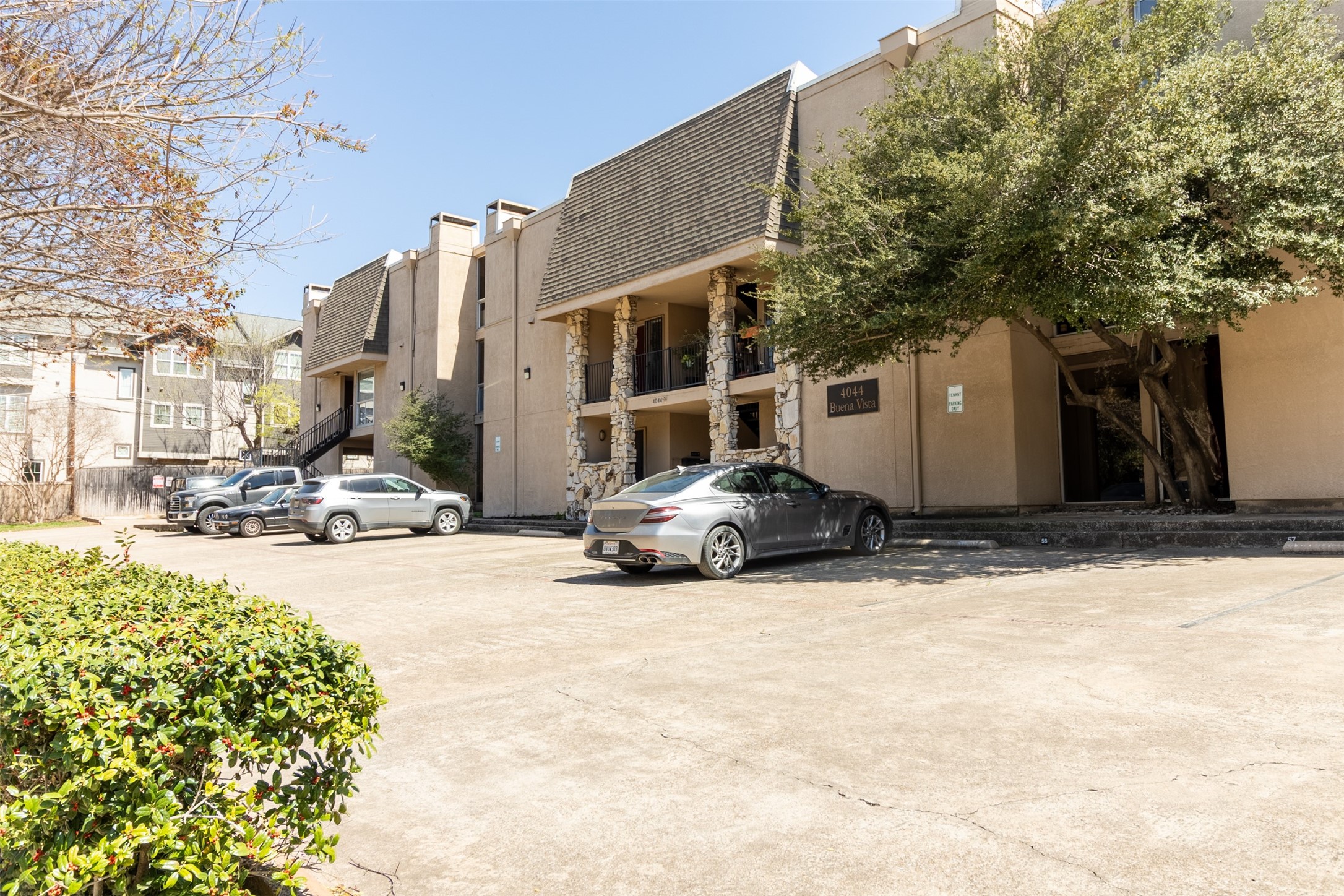 4044 Buena Vista Dallas TX 75204