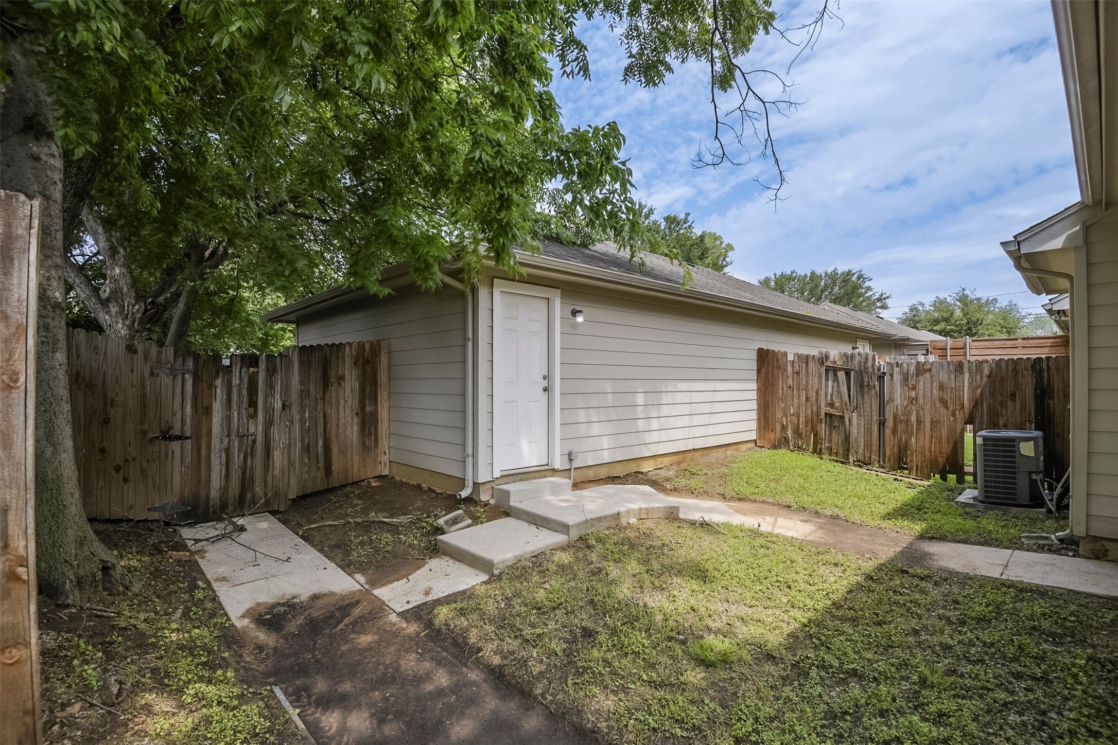 714 N Center Street Arlington TX 76011
