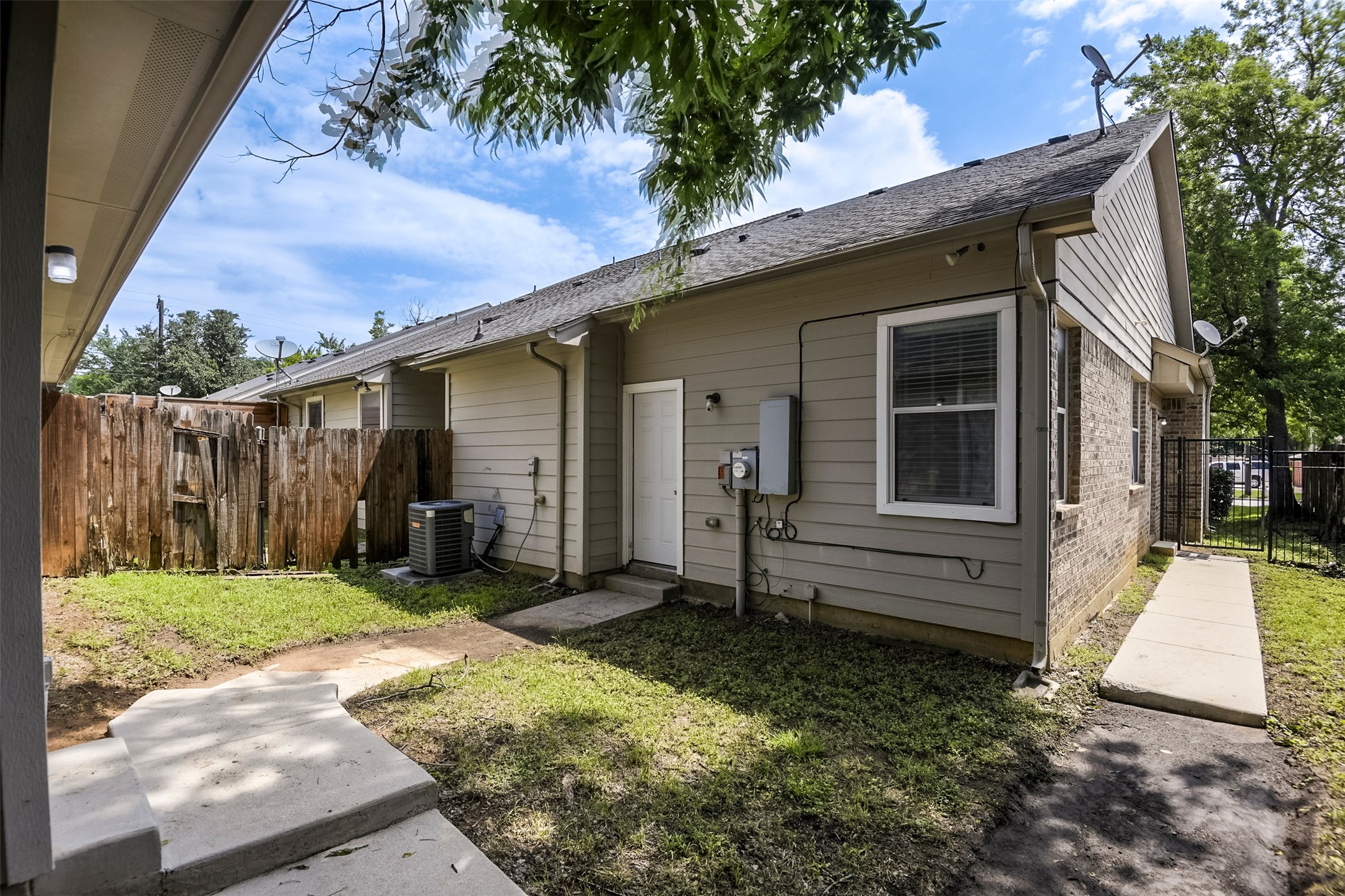 714 N Center Street Arlington TX 76011