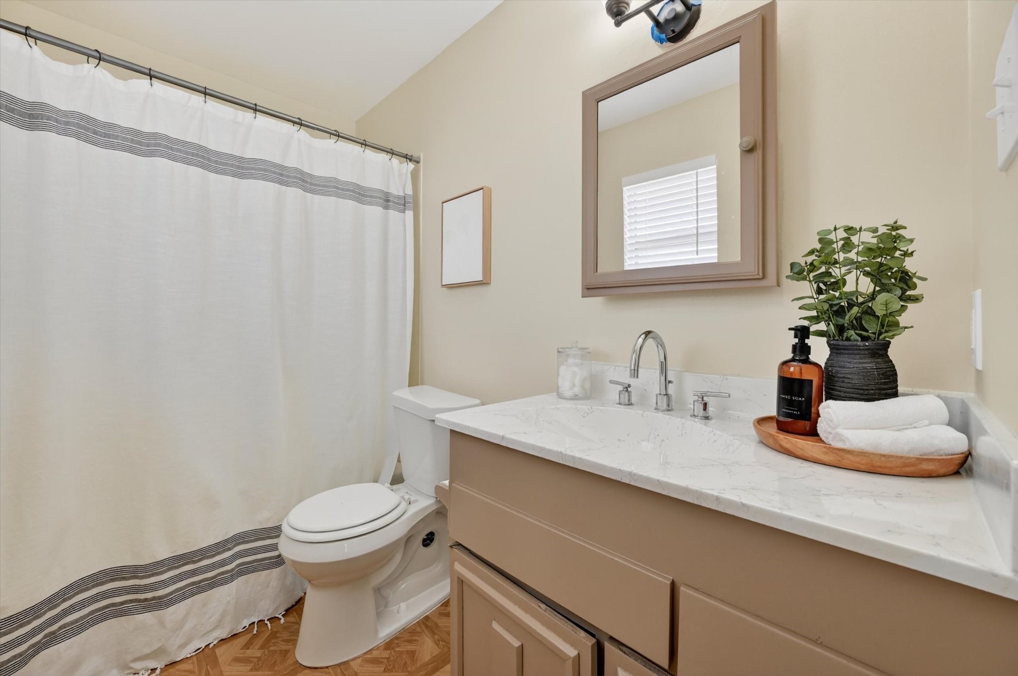 1012 Plover Lane Arlington TX 76015