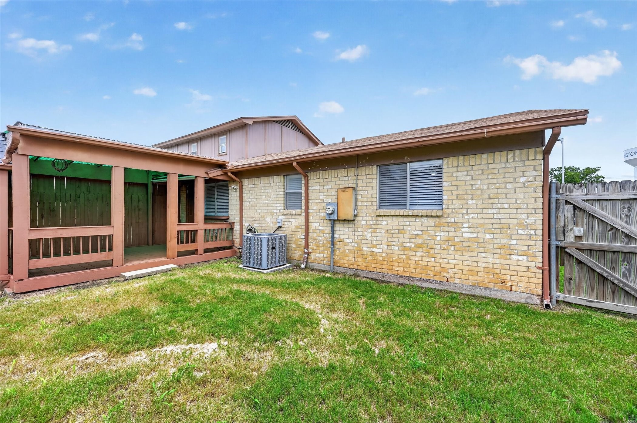 1012 Plover Lane Arlington TX 76015