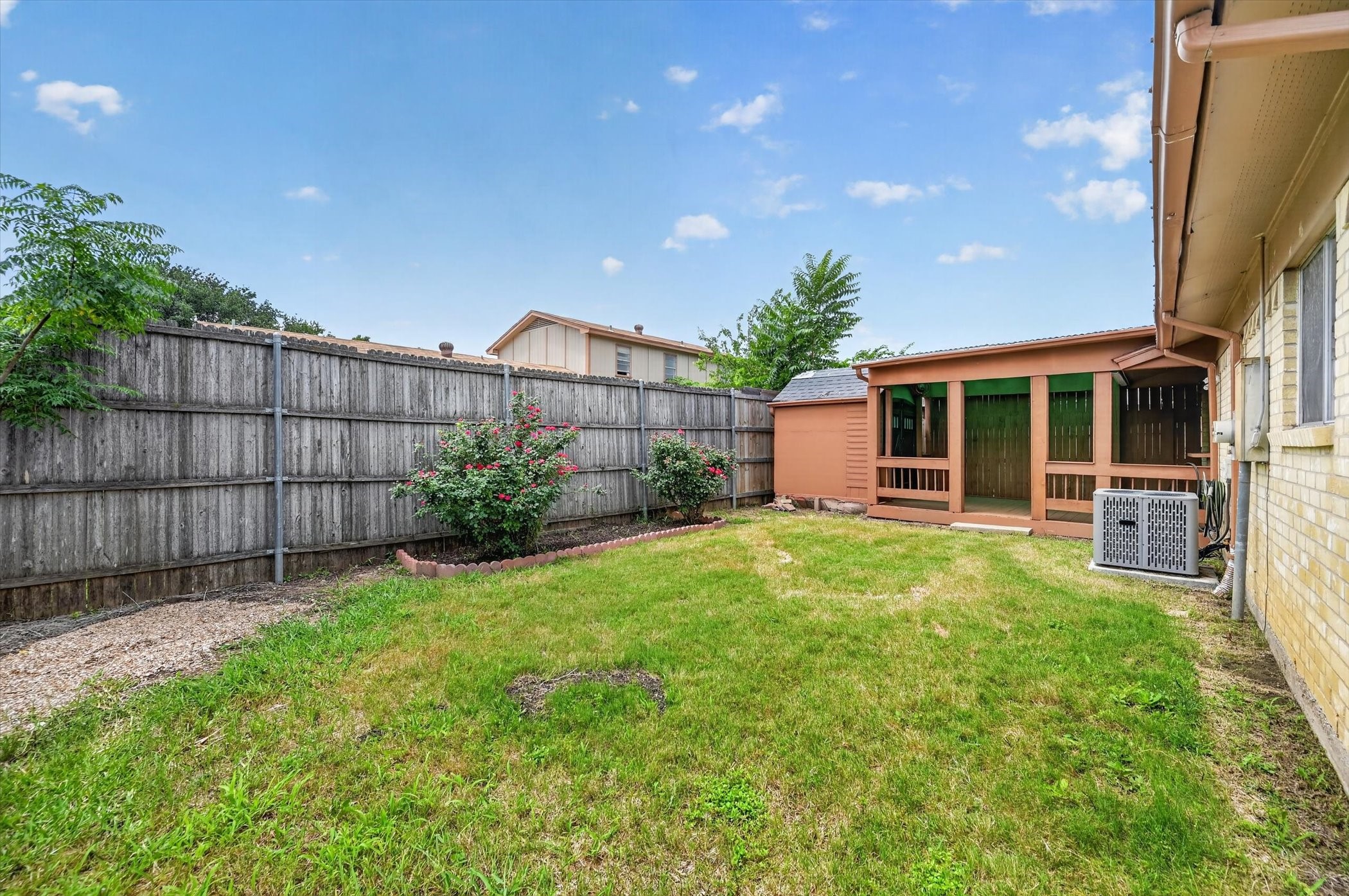 1012 Plover Lane Arlington TX 76015