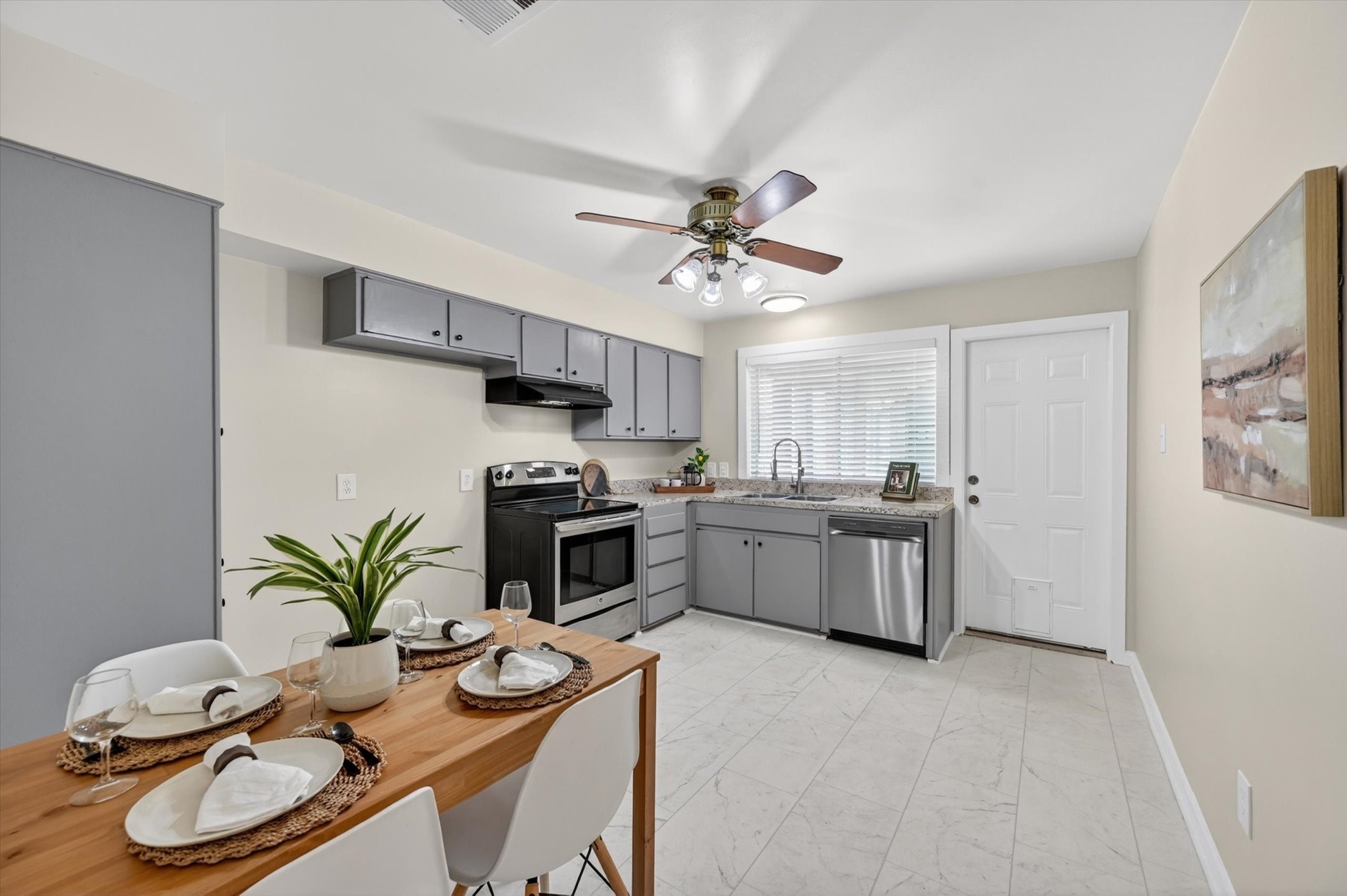 1012 Plover Lane Arlington TX 76015
