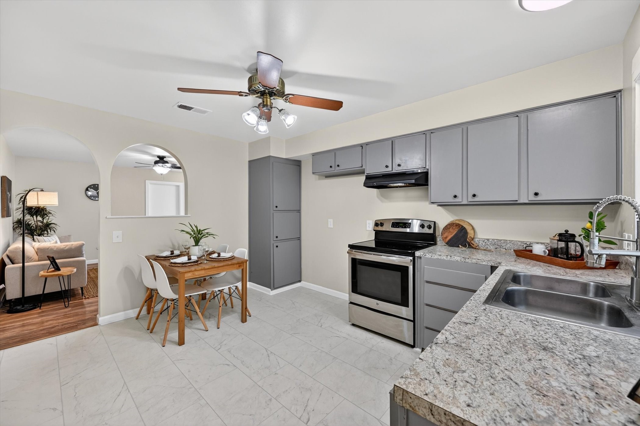 1012 Plover Lane Arlington TX 76015