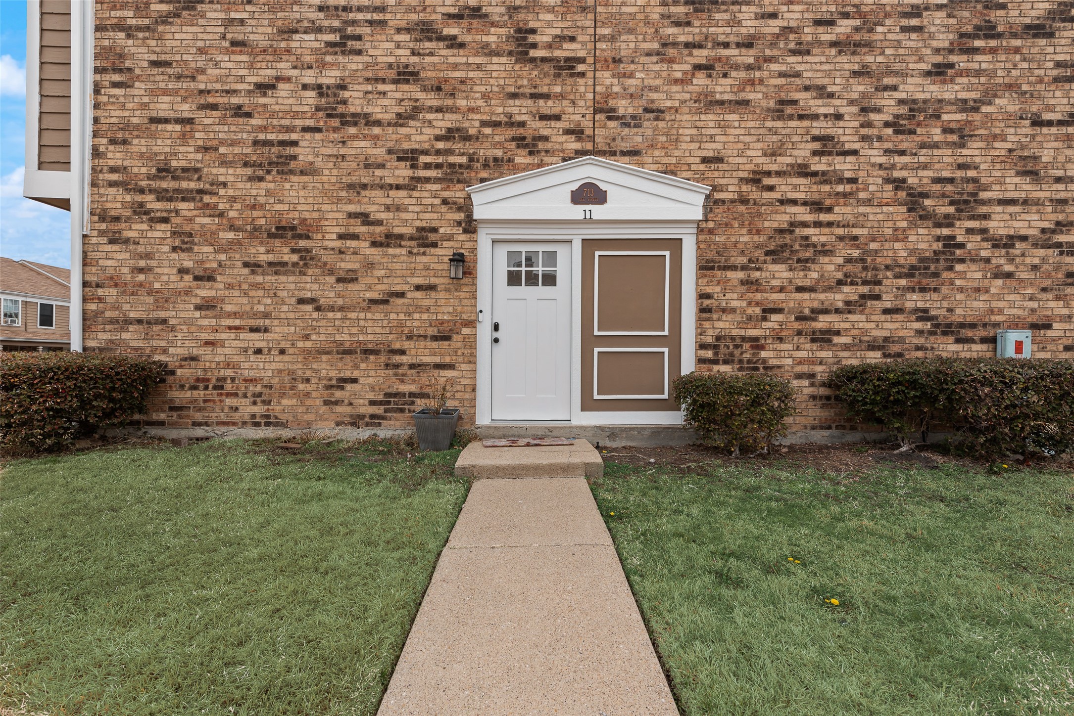713 Lee Street Mesquite TX 75149