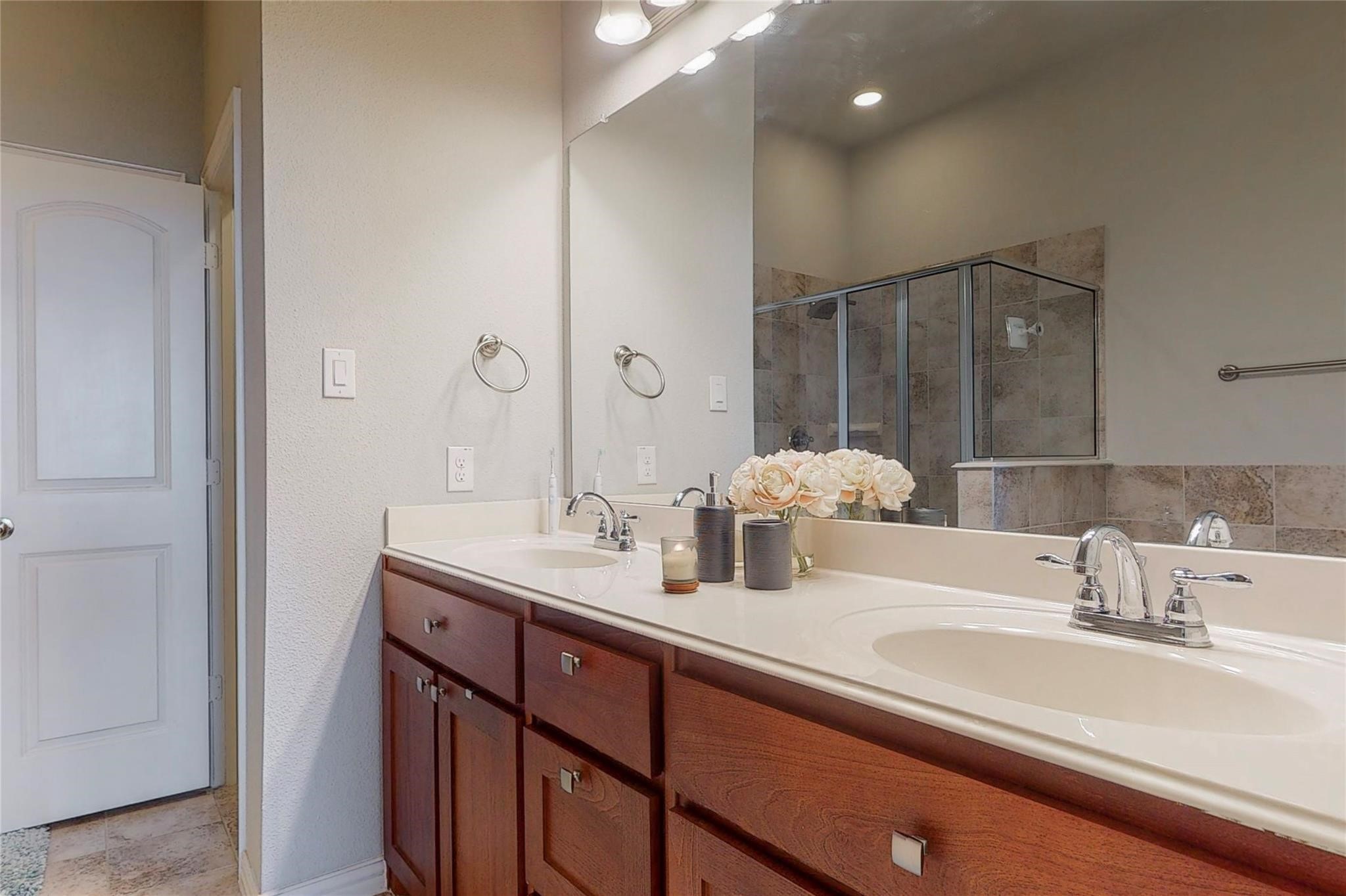 2556 Sarah Lane Lewisville TX 75056