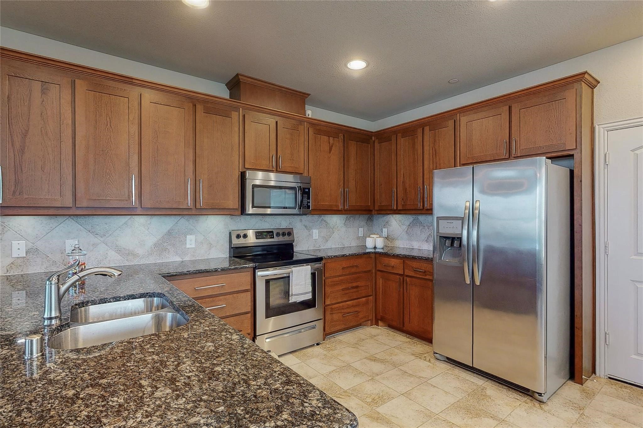 2556 Sarah Lane Lewisville TX 75056