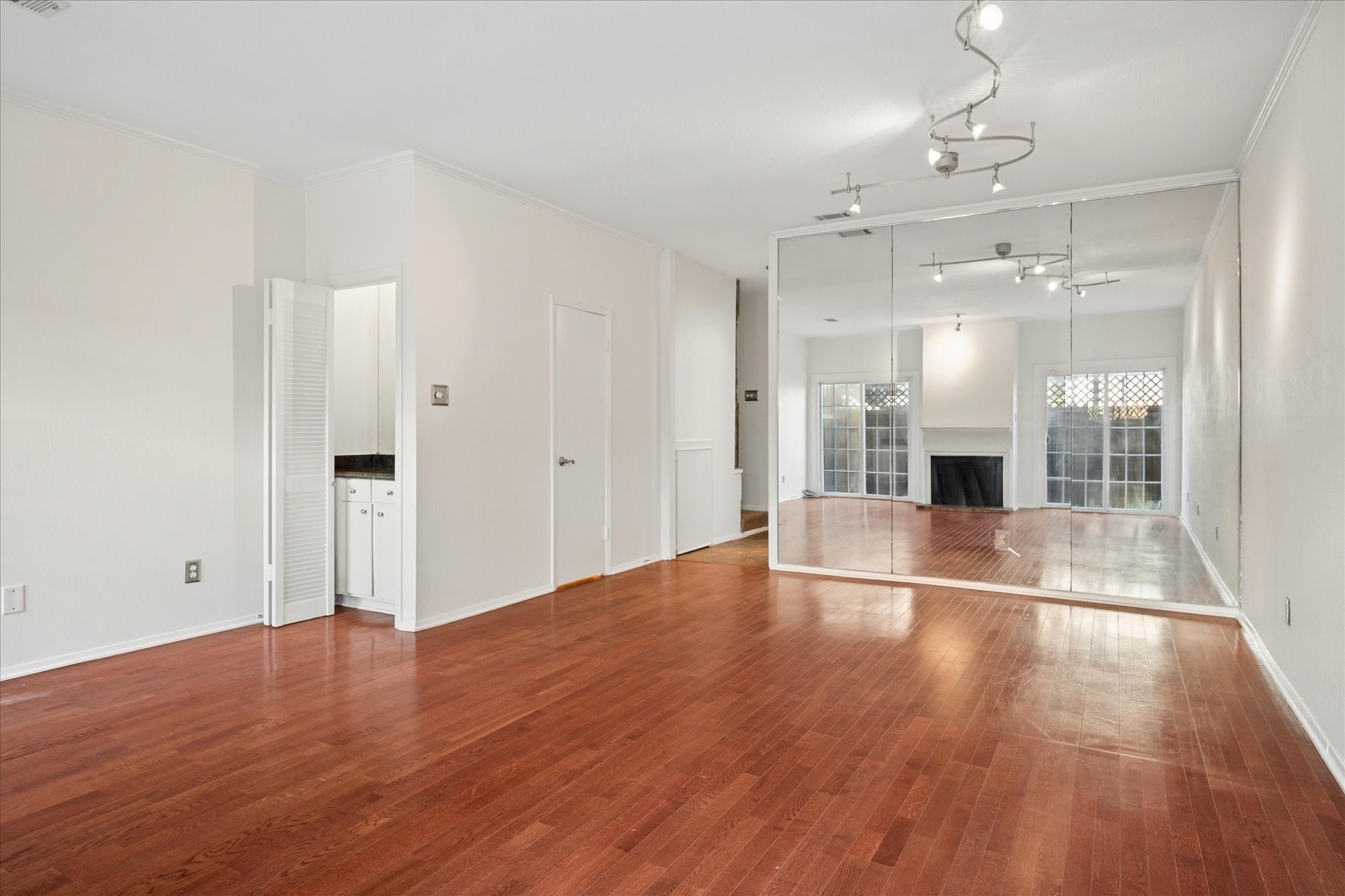4418 Bowser Dallas TX 75219