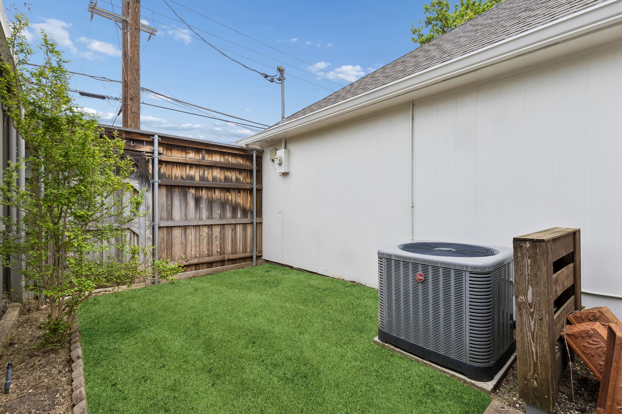 3781 Weeburn Drive Dallas TX 75229