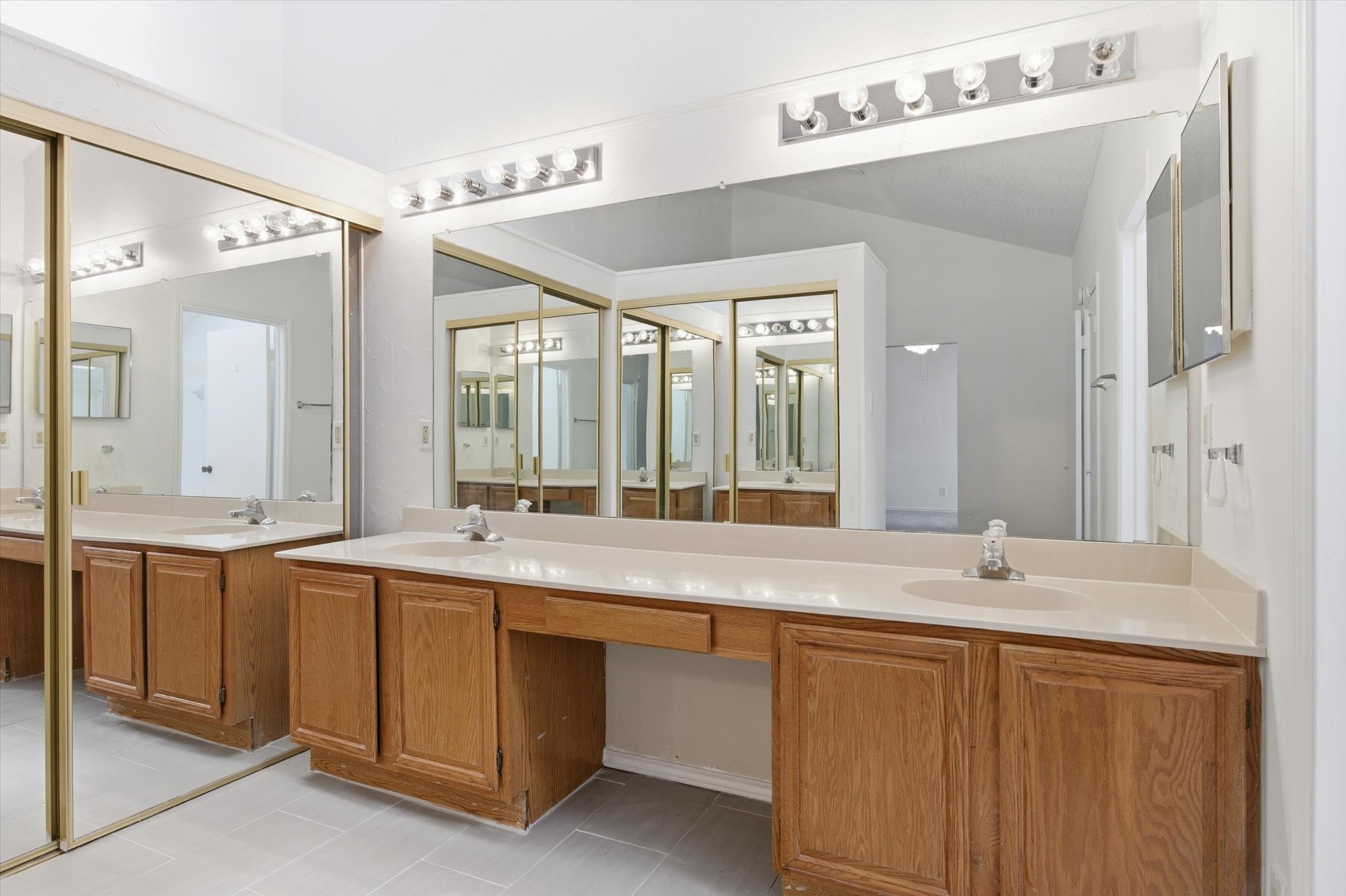 551 Ranch Trail Irving TX 75063
