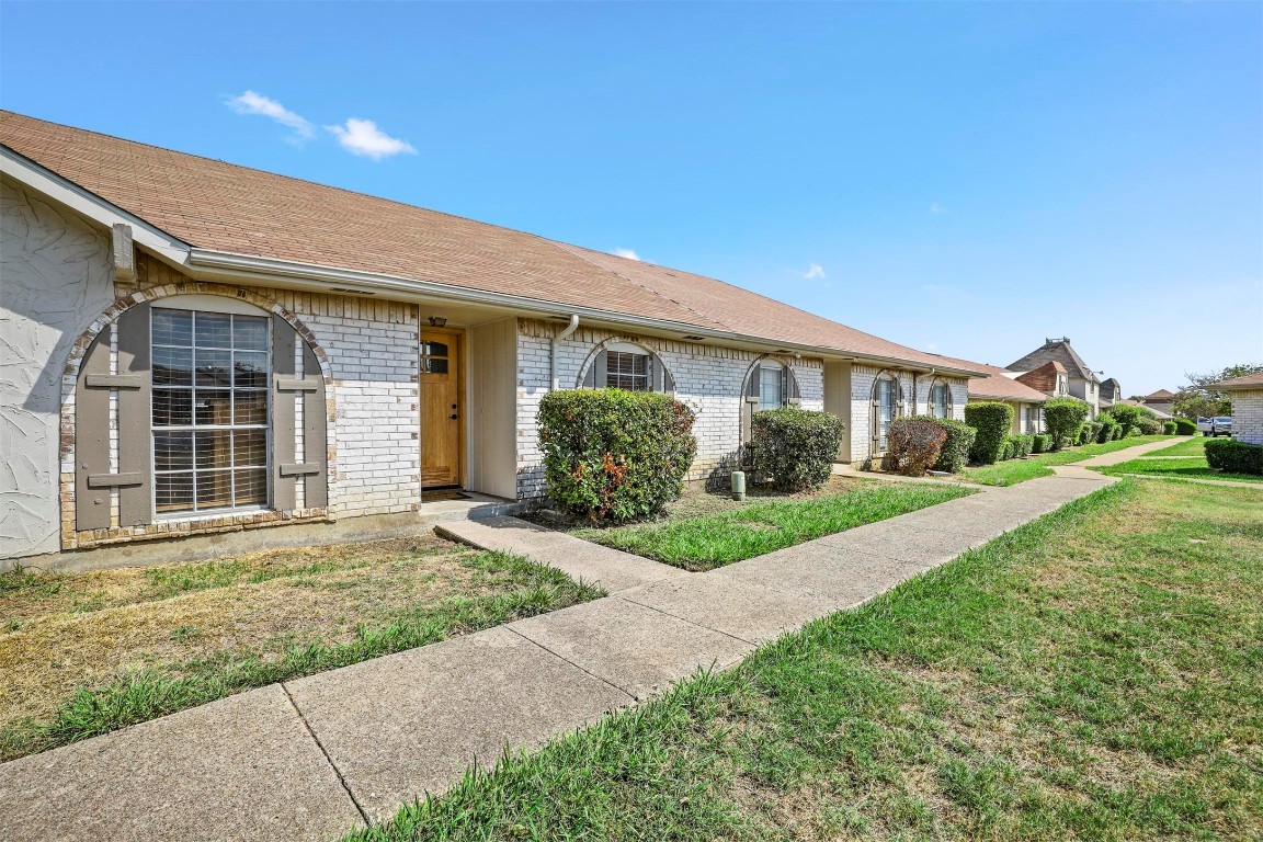 29 W Mountain Creek Drive Grand Prairie TX 75052
