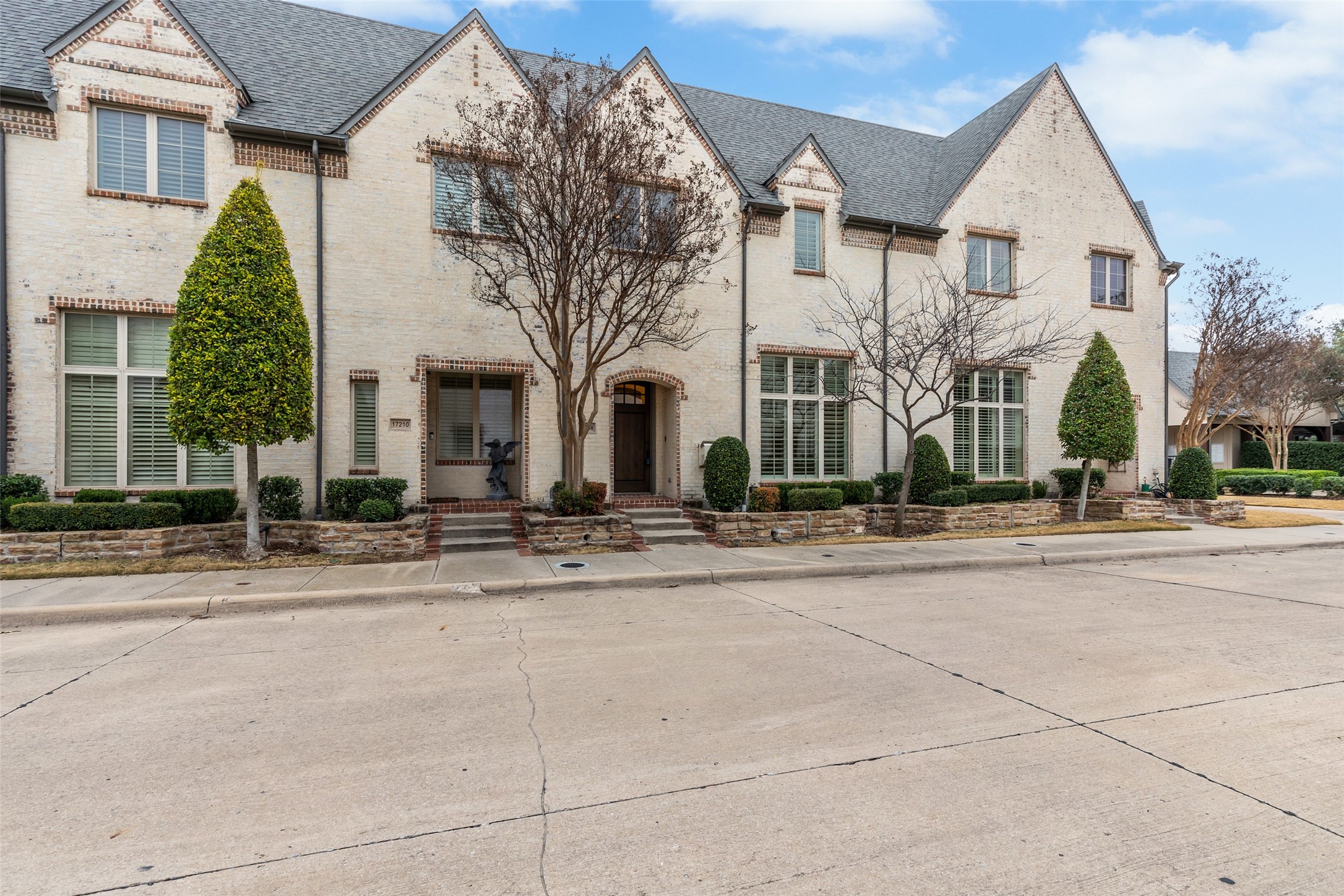 17208 Lechlade Lane Dallas TX 75252