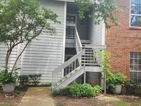 2106 Amesbury Drive Arlington TX 76011