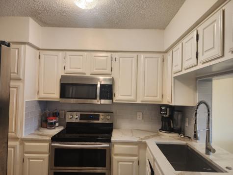 2106 Amesbury Drive Arlington TX 76011