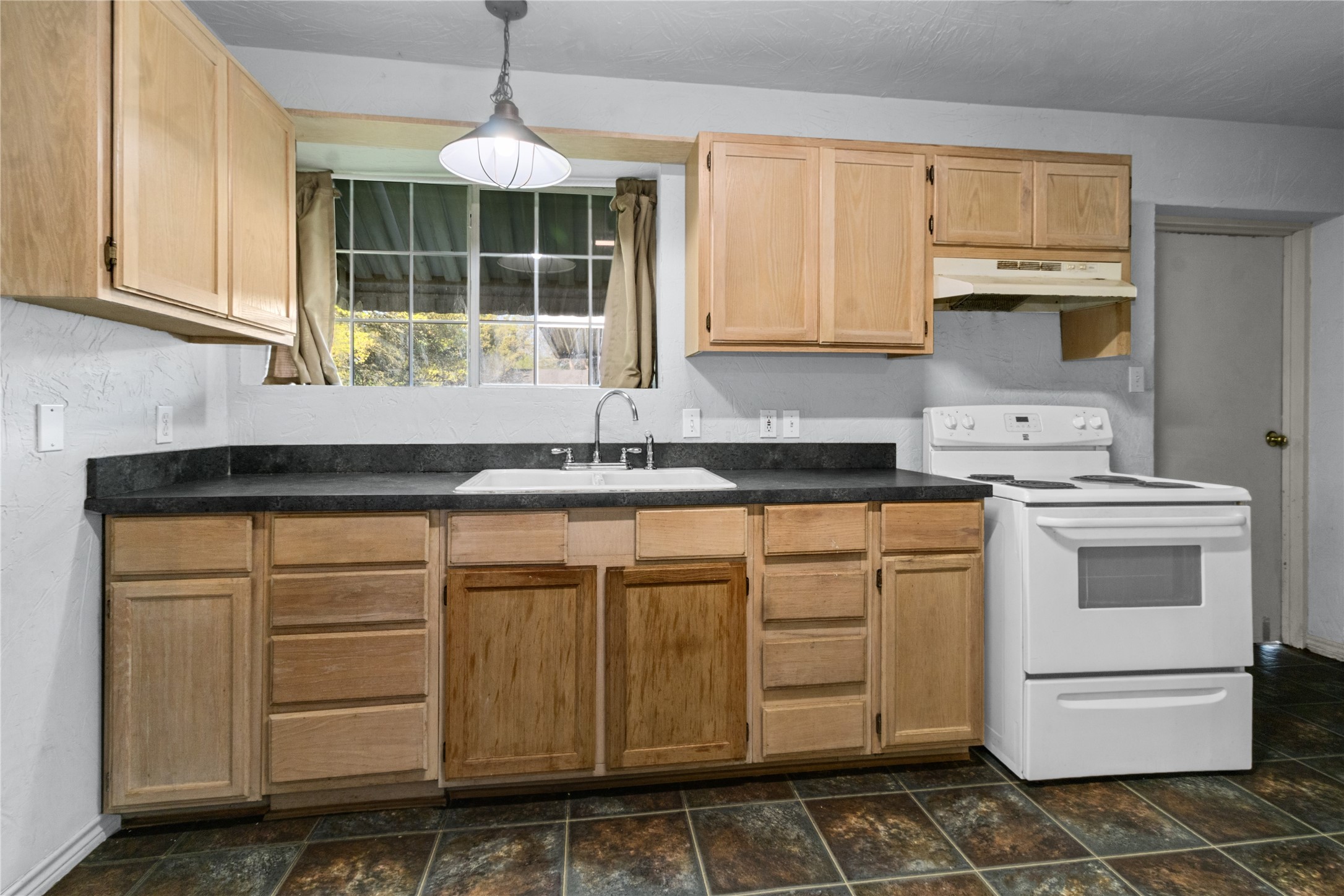 612 Poplar Street Teague TX 75860