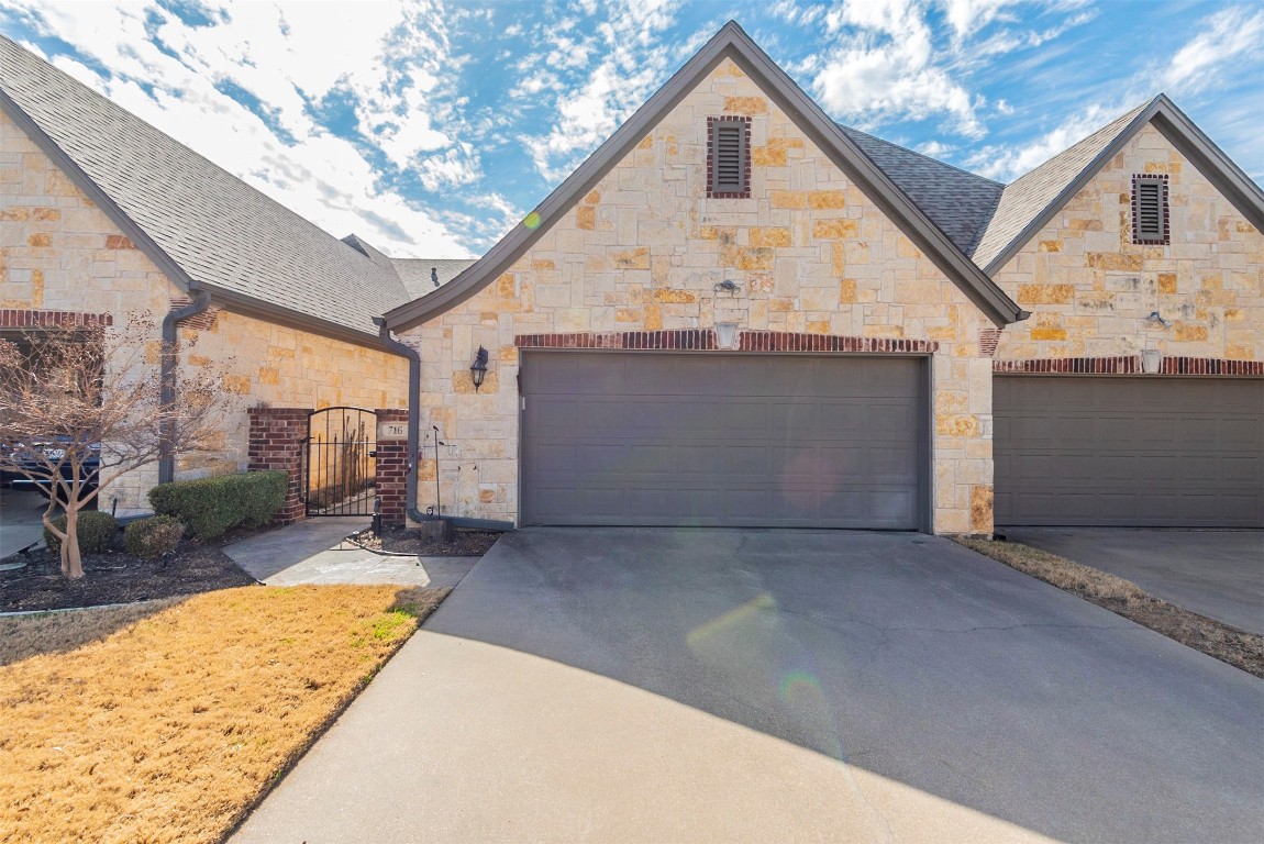 716 N Avalon Court Granbury TX 76048