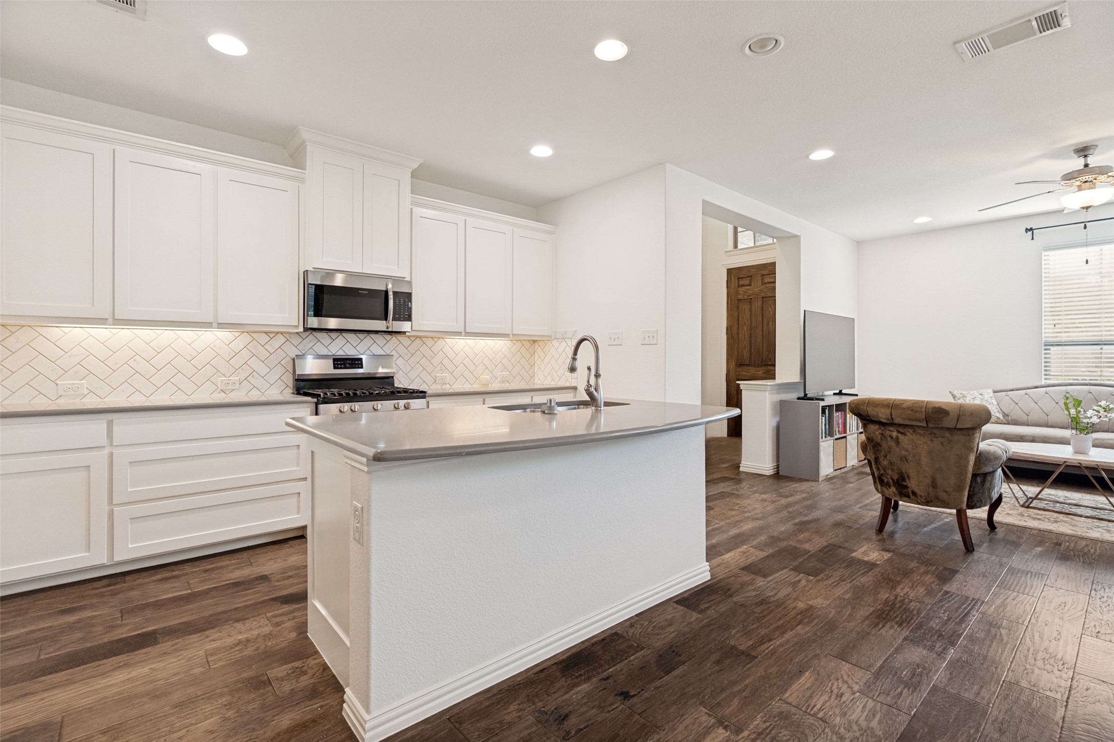 4246 Cascade Sky Arlington TX 76005
