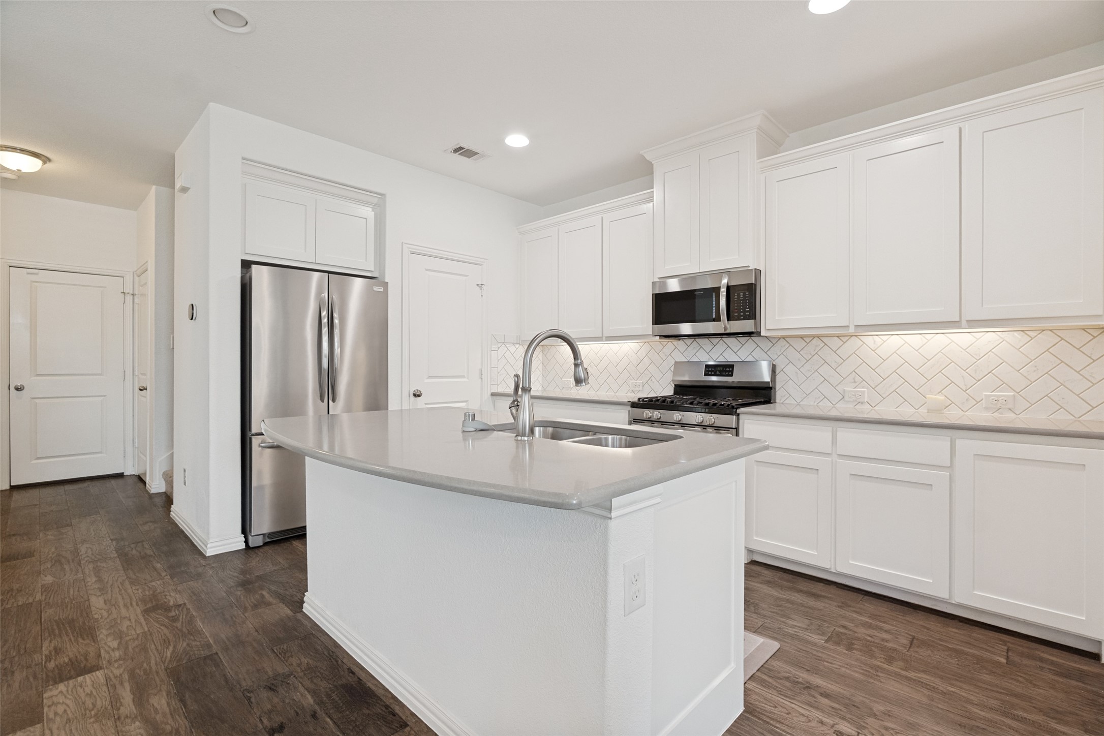 4246 Cascade Sky Arlington TX 76005