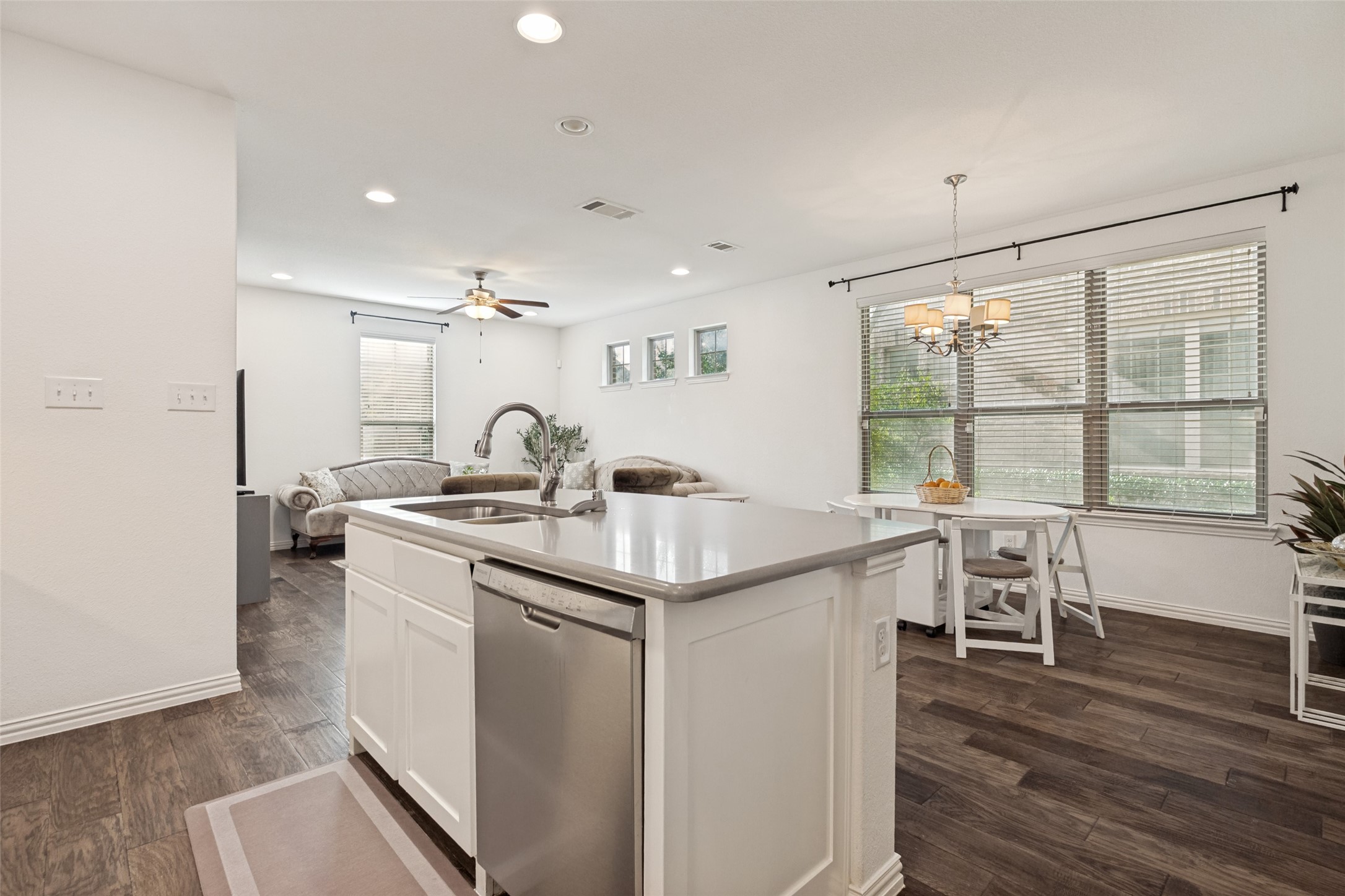 4246 Cascade Sky Arlington TX 76005