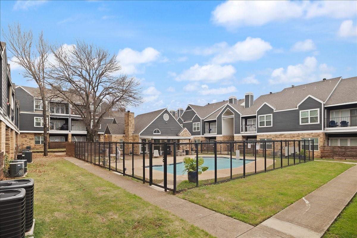1441 Westmount Avenue Dallas TX 75211