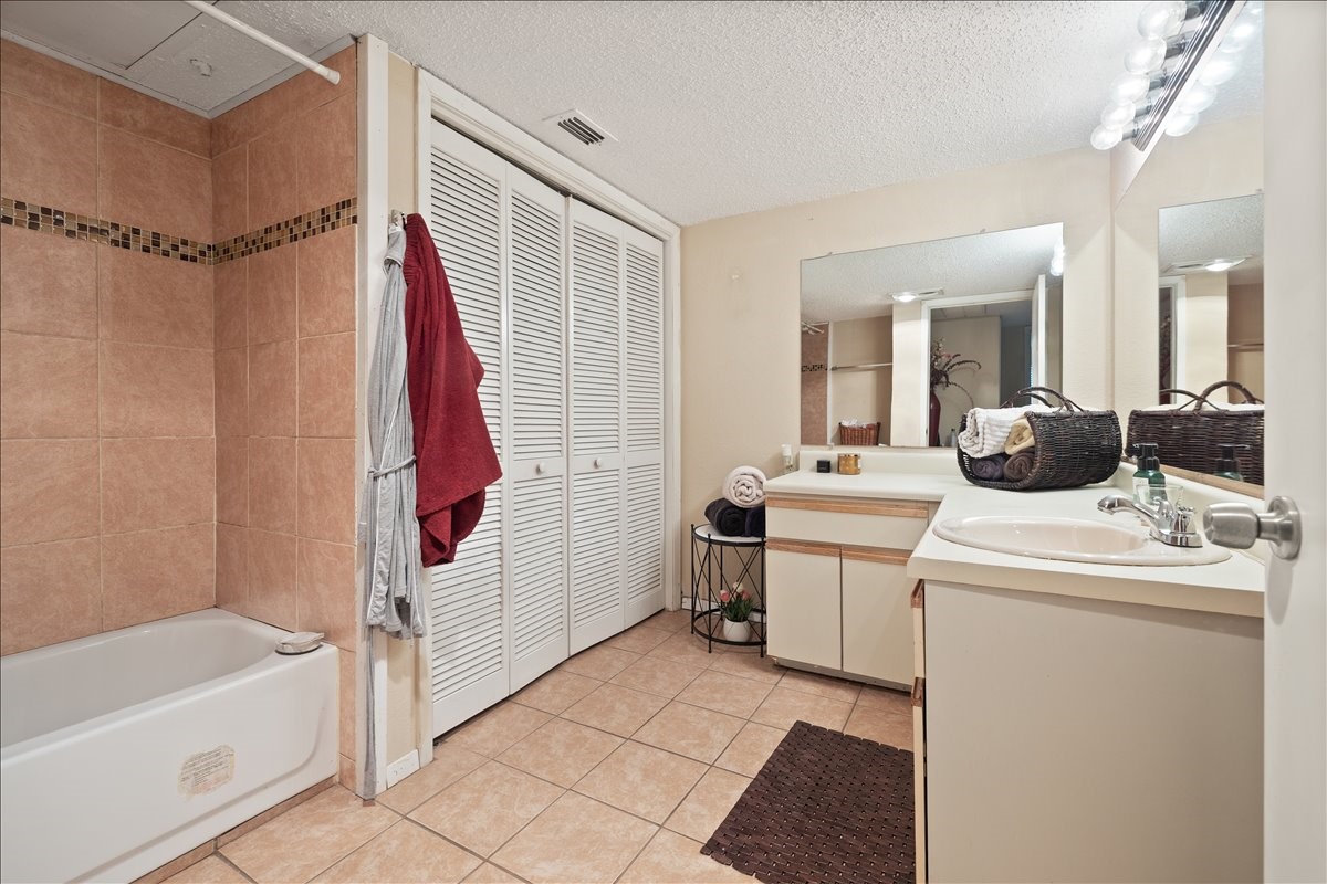 1441 Westmount Avenue Dallas TX 75211