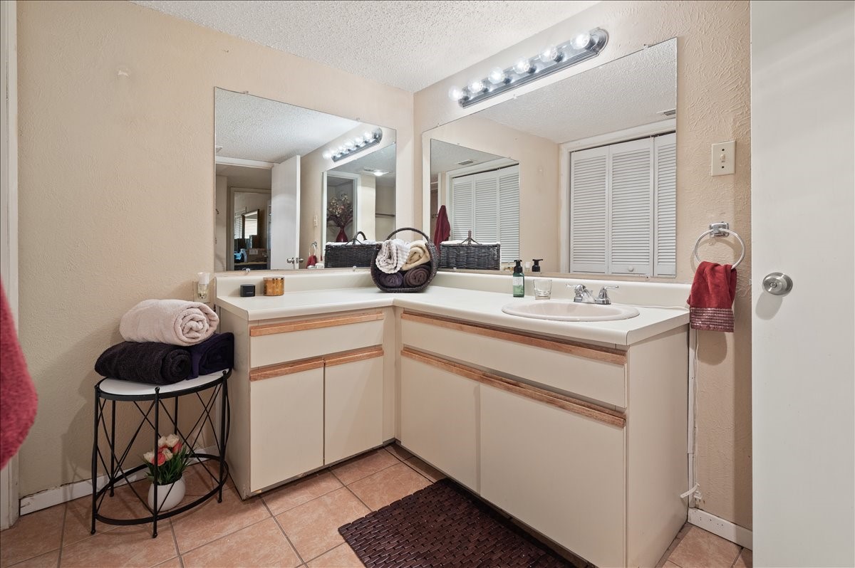 1441 Westmount Avenue Dallas TX 75211
