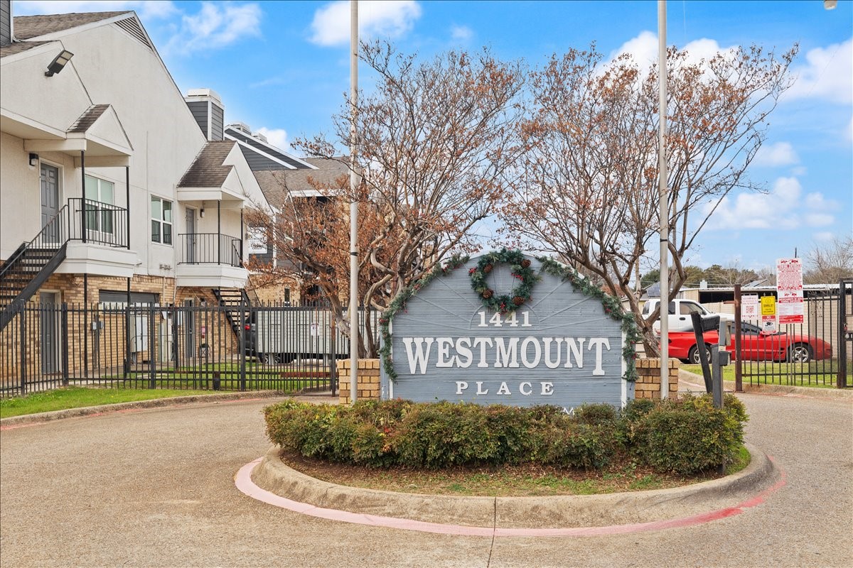 1441 Westmount Avenue Dallas TX 75211