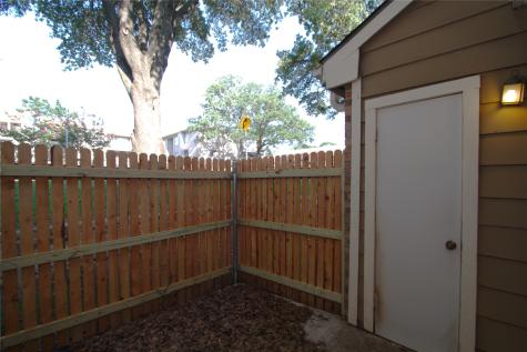 2121 Park Willow Lane Arlington TX 76011