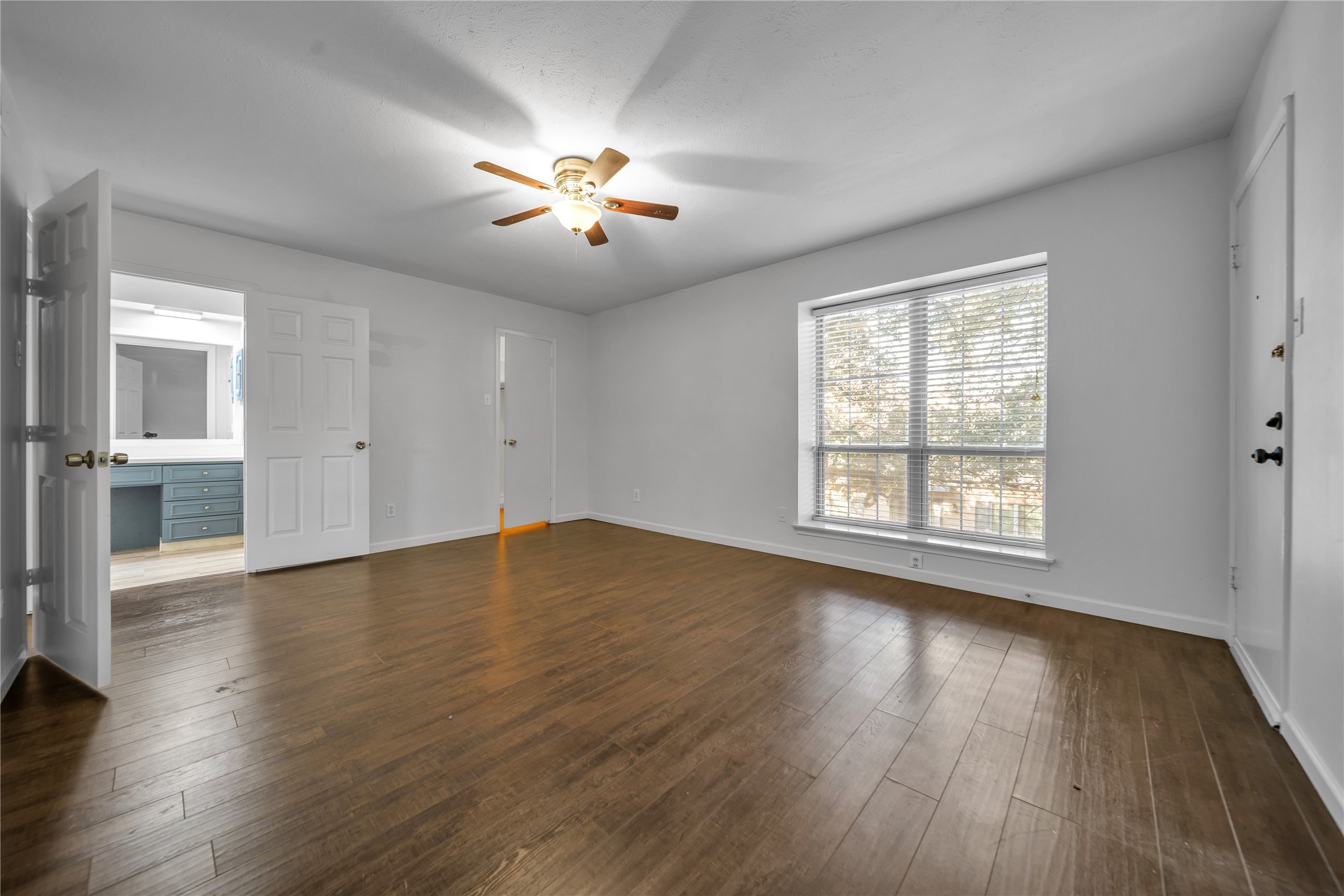 5043 Les Chateaux Drive Dallas TX 75235