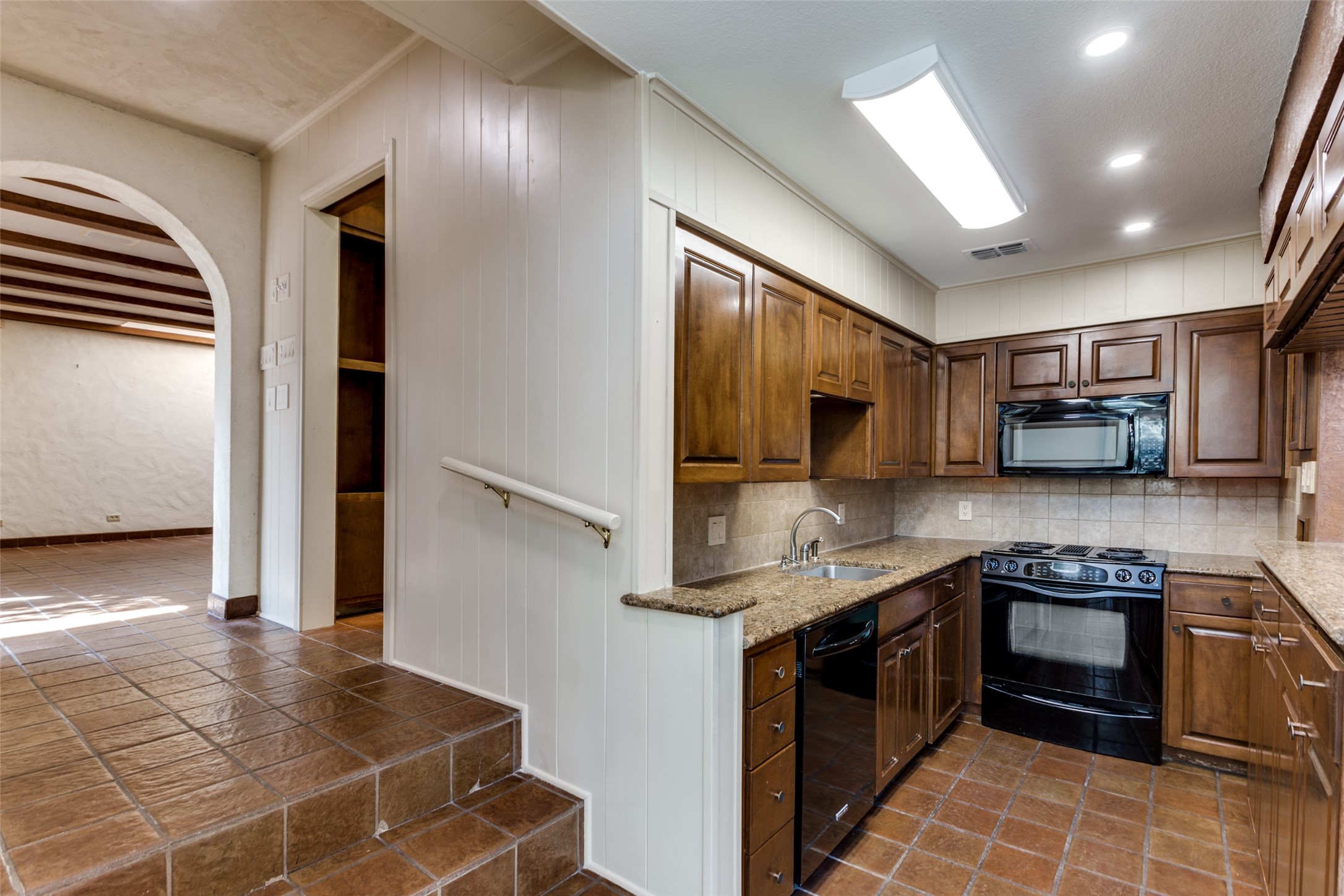 1395 Roaring Springs Road Fort Worth TX 76114