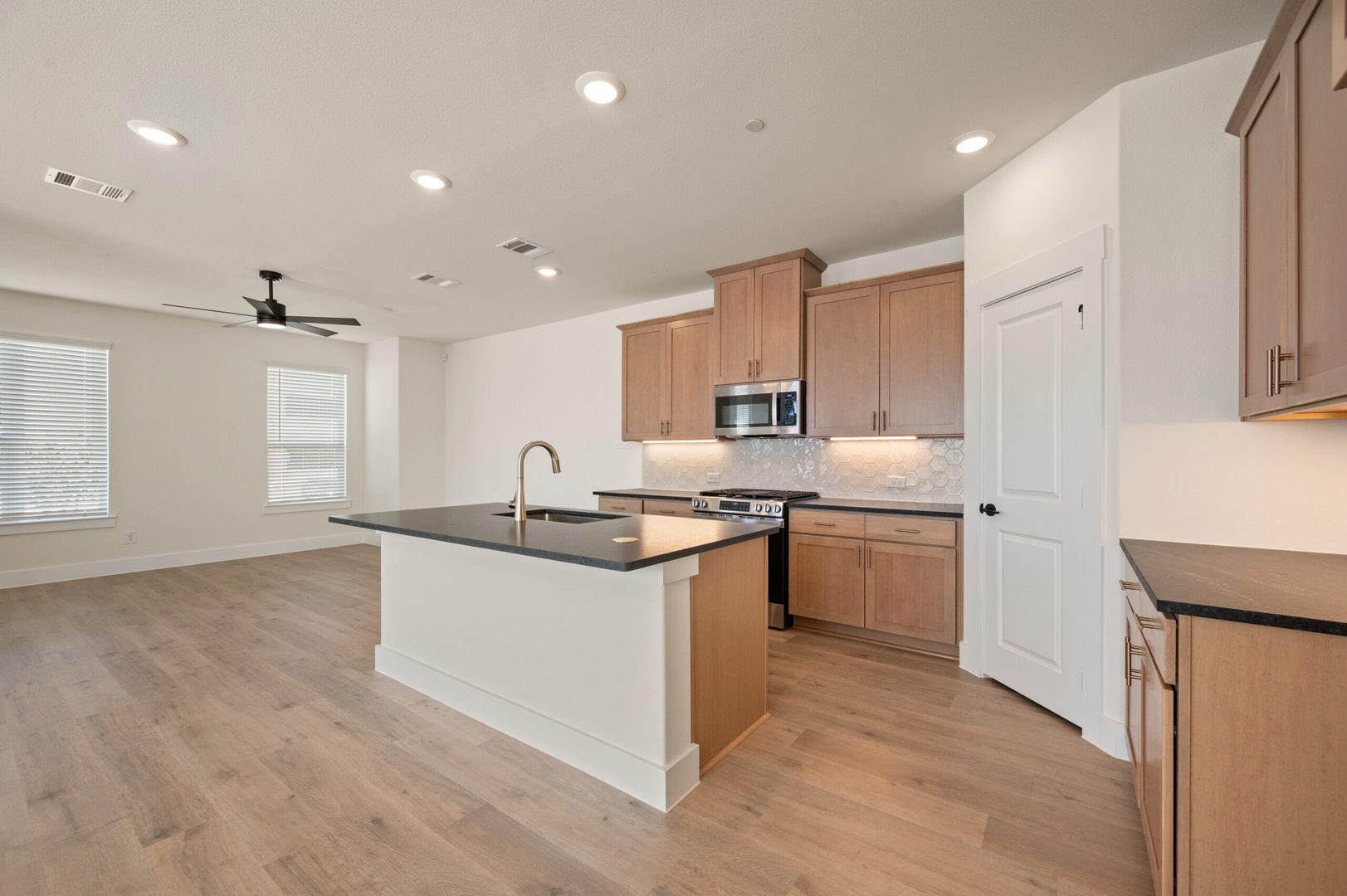 2547 Huxley Mews Allen TX 75013