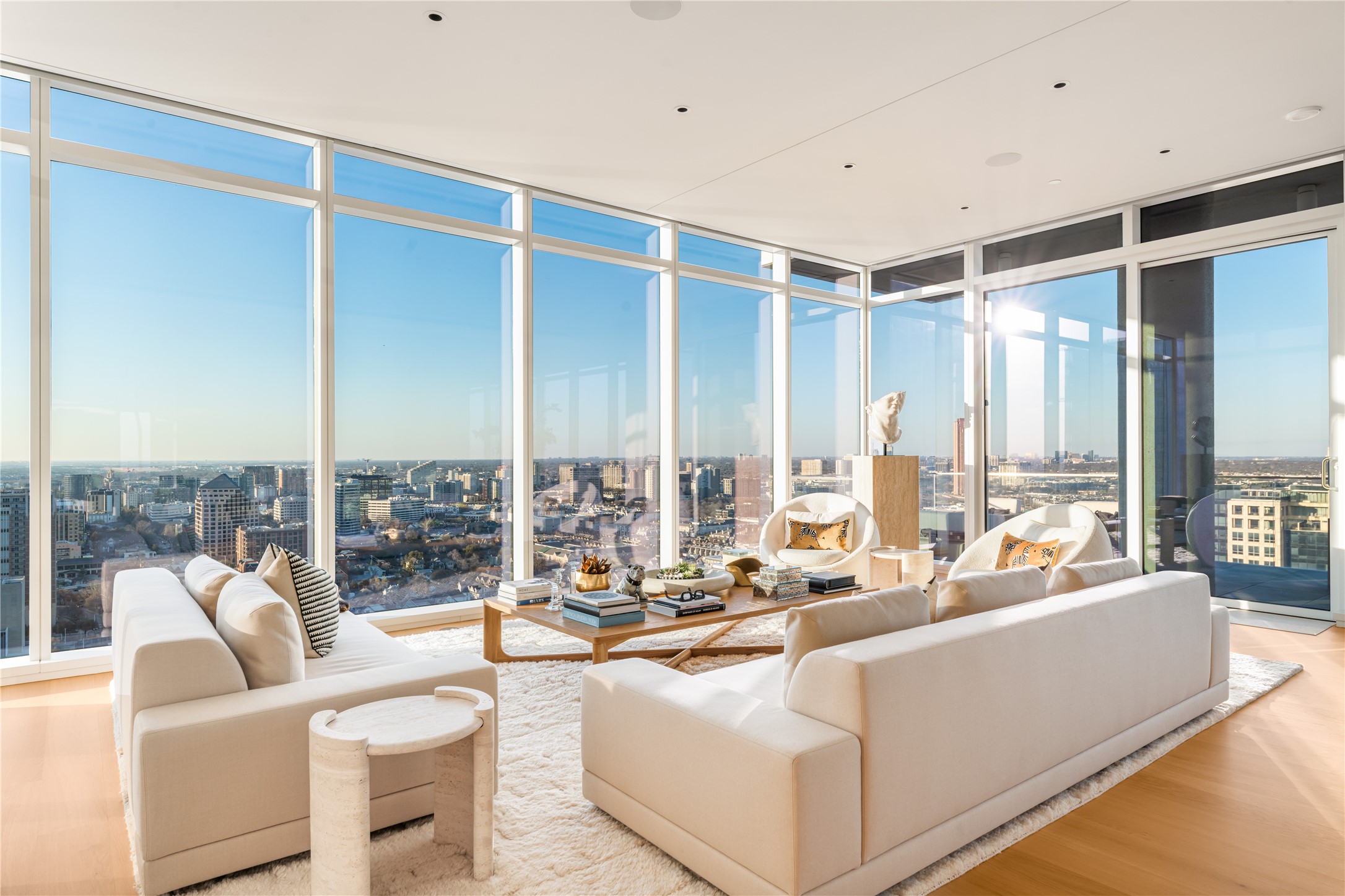 Dallas TX, 1747 Leonard Street, Unit 2301