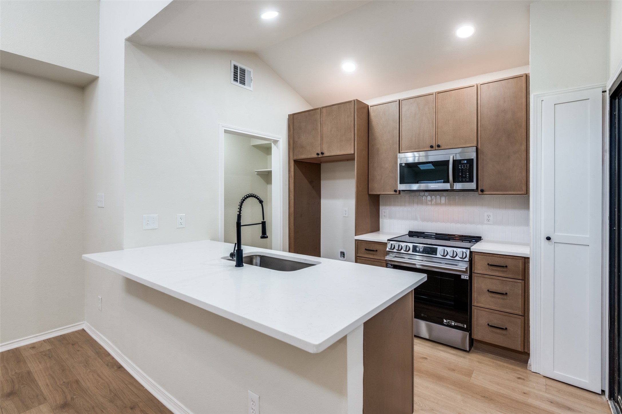 17490 Meandering Way Dallas TX 75252