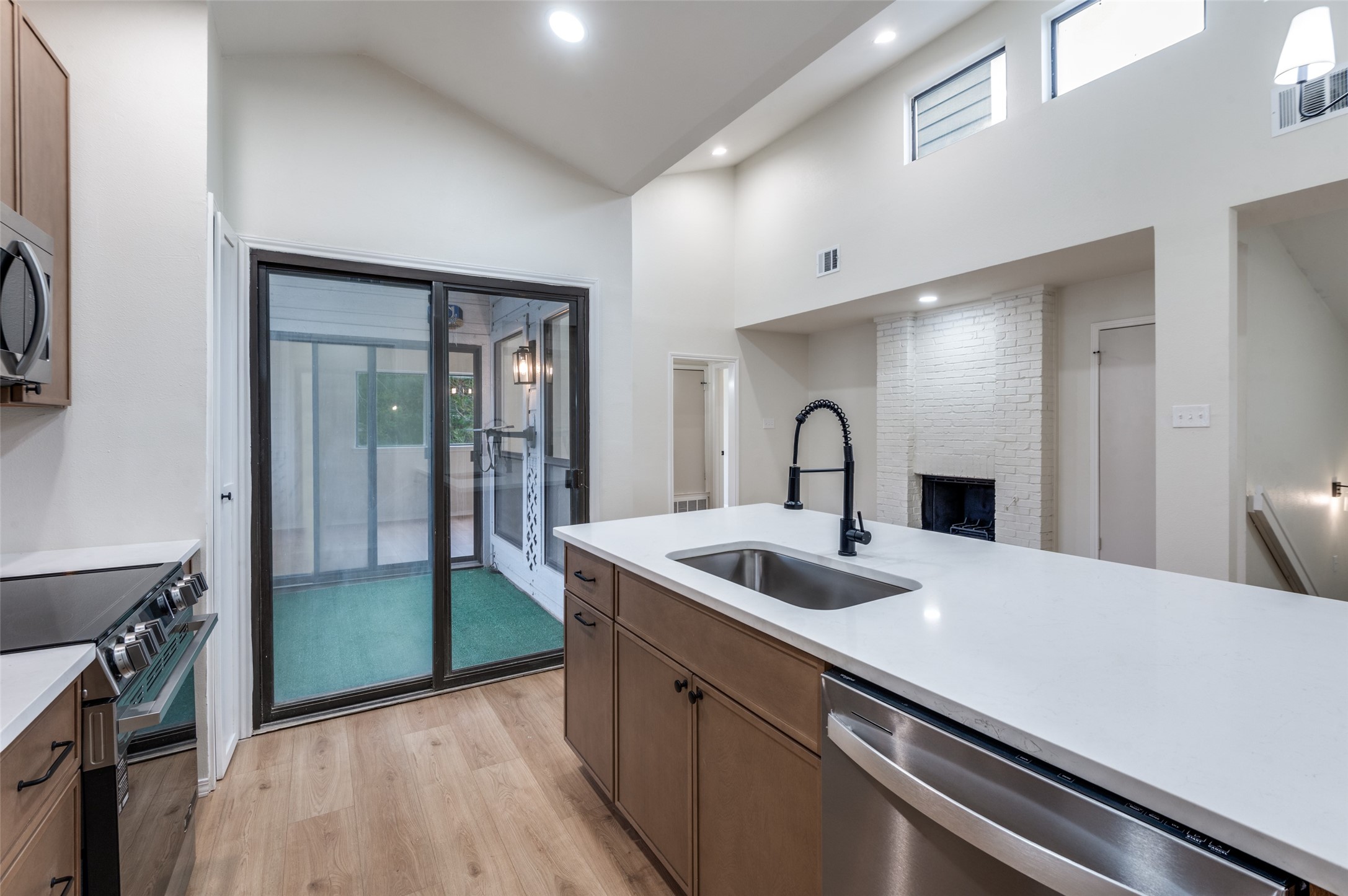 17490 Meandering Way Dallas TX 75252