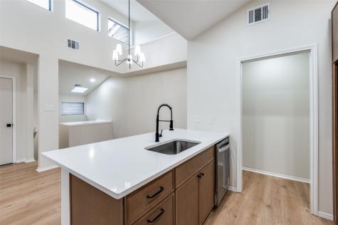 17490 Meandering Way Dallas TX 75252