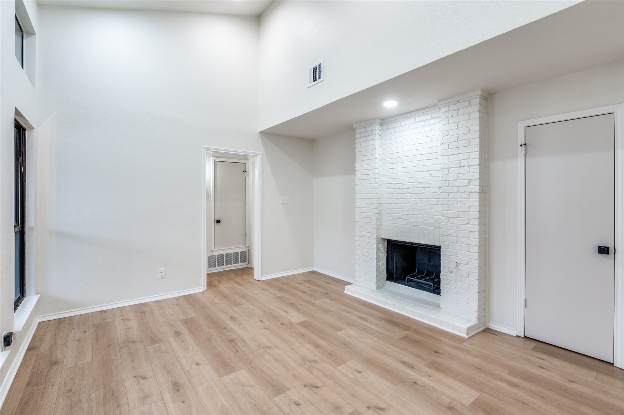 17490 Meandering Way Dallas TX 75252